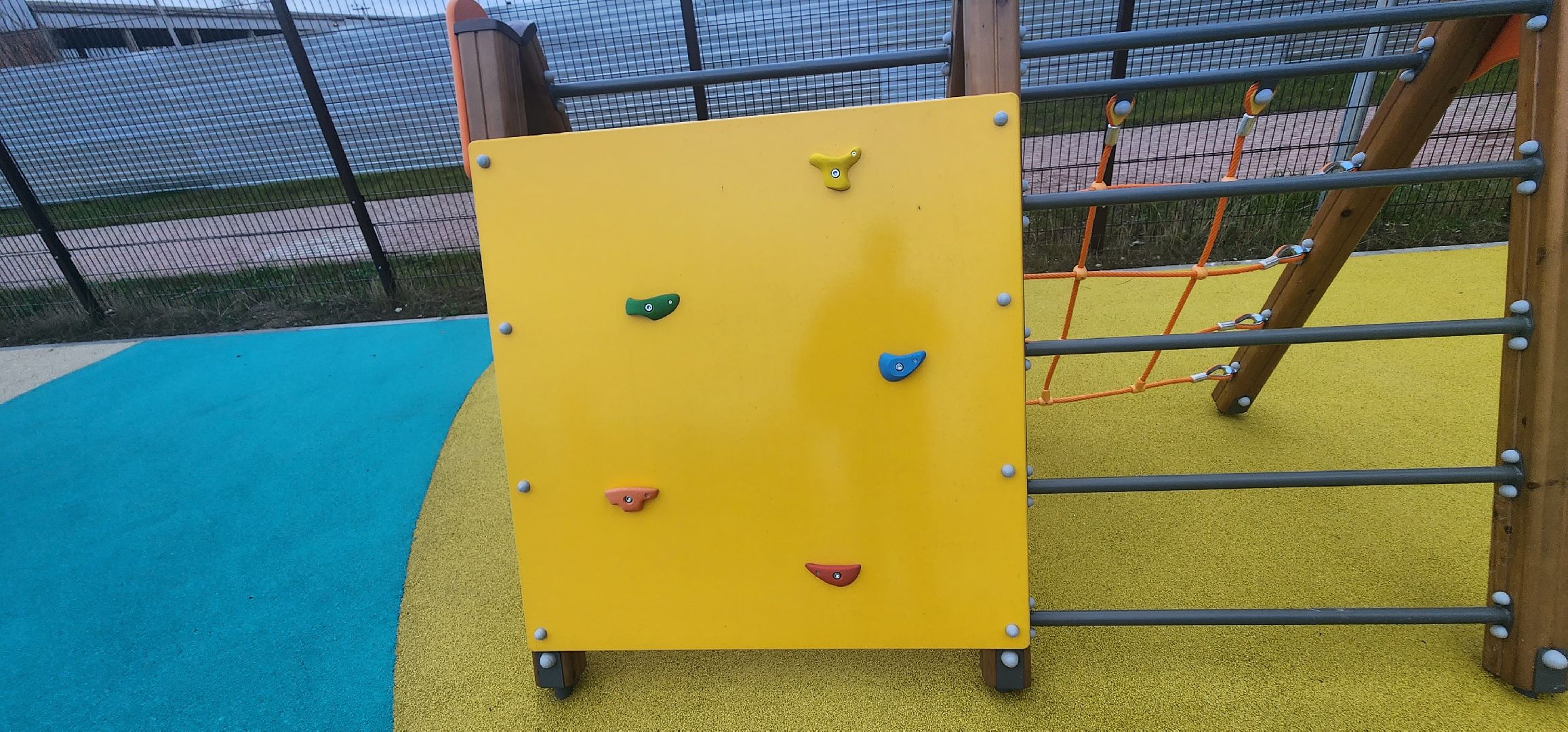 долгопрудный, бригантина, детская площадка,  детский сад, горки,  карусели, качели-балансиры,