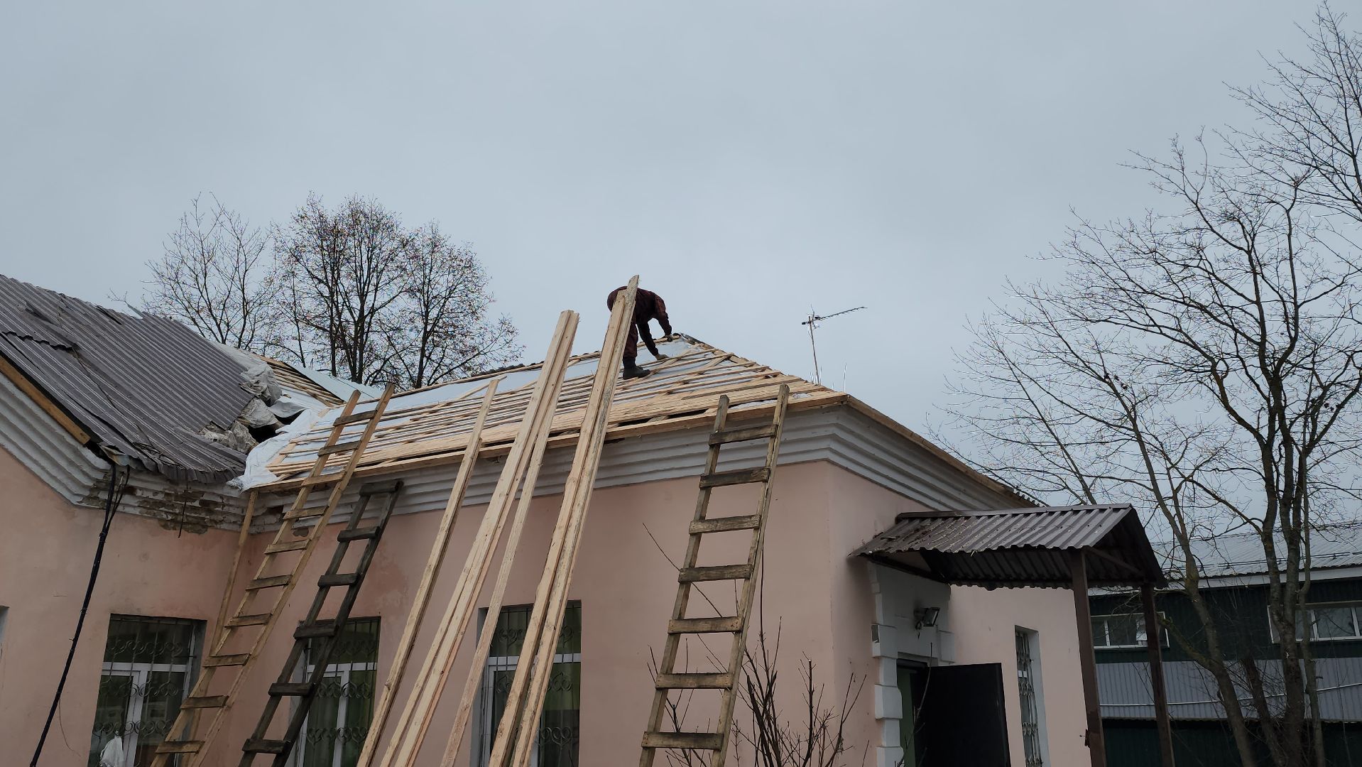 сергиев посад, сергиево-посадский городской округ, сергиево-посадская районная больница, деревня жучки, амбулатория, ремонт кровли, ремонт крыши,здравоохранение московской области,