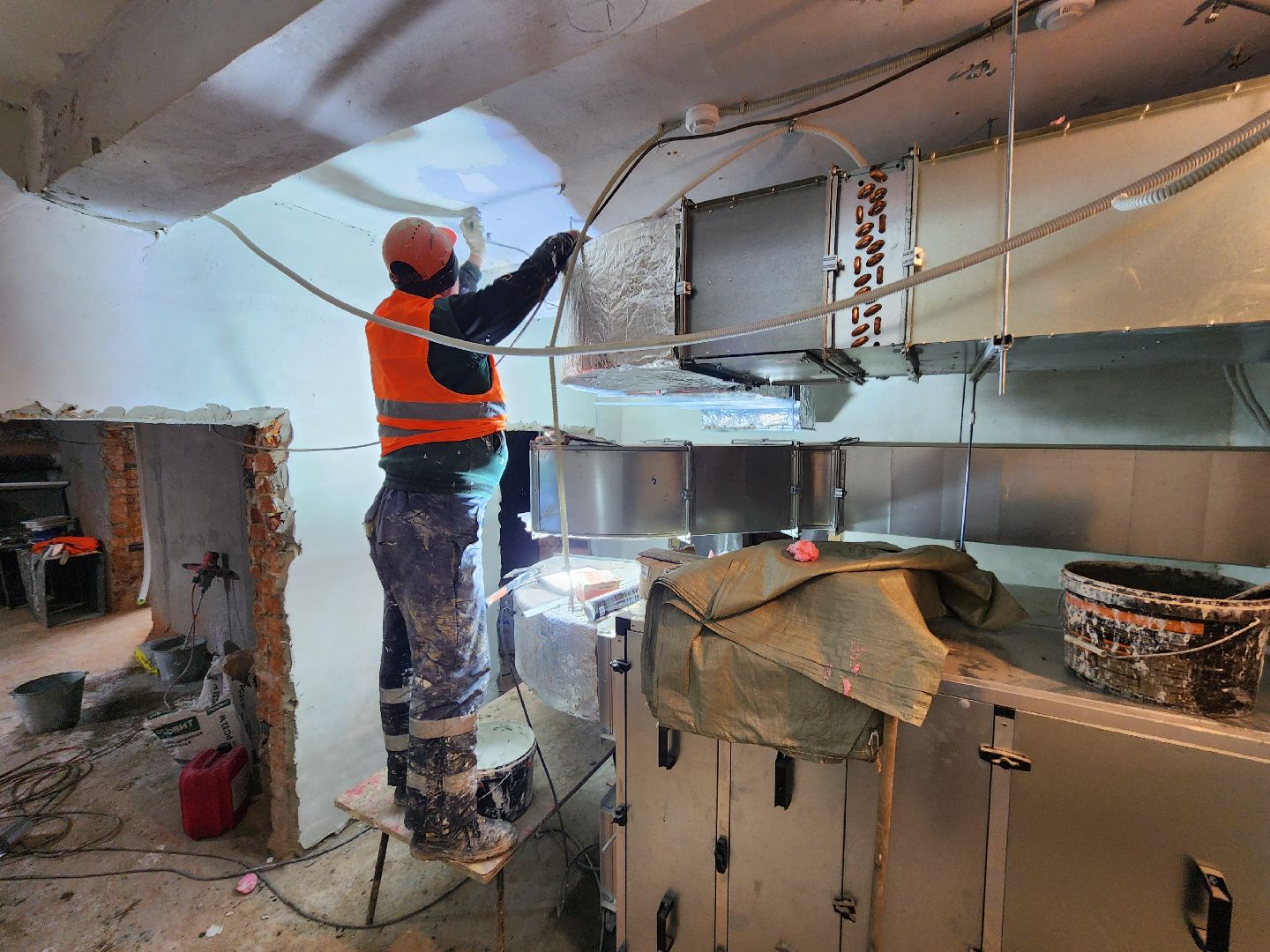 чехов, улица монтажная 8, дошкольное отделение, детский сад, гимназия 2, капитальный ремонт, реконструкция, обновление, капремонт здания, внутренняя отделка помещений, перекрытия, инженерные сети, кровля, фасад, утепление, гидроизоляция, бассейн, замена окон и дверей,госпрограмма московской области,электропроводка, индивидуальный тепловой пункт,