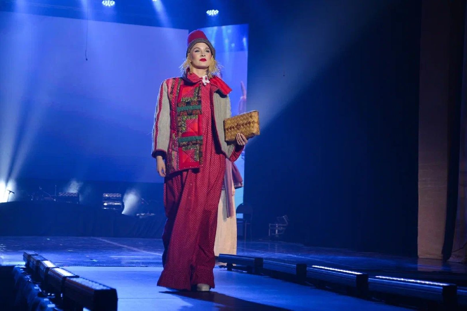 Подольск , Дворец культуры Октябрь, театр моды эксклюзив,