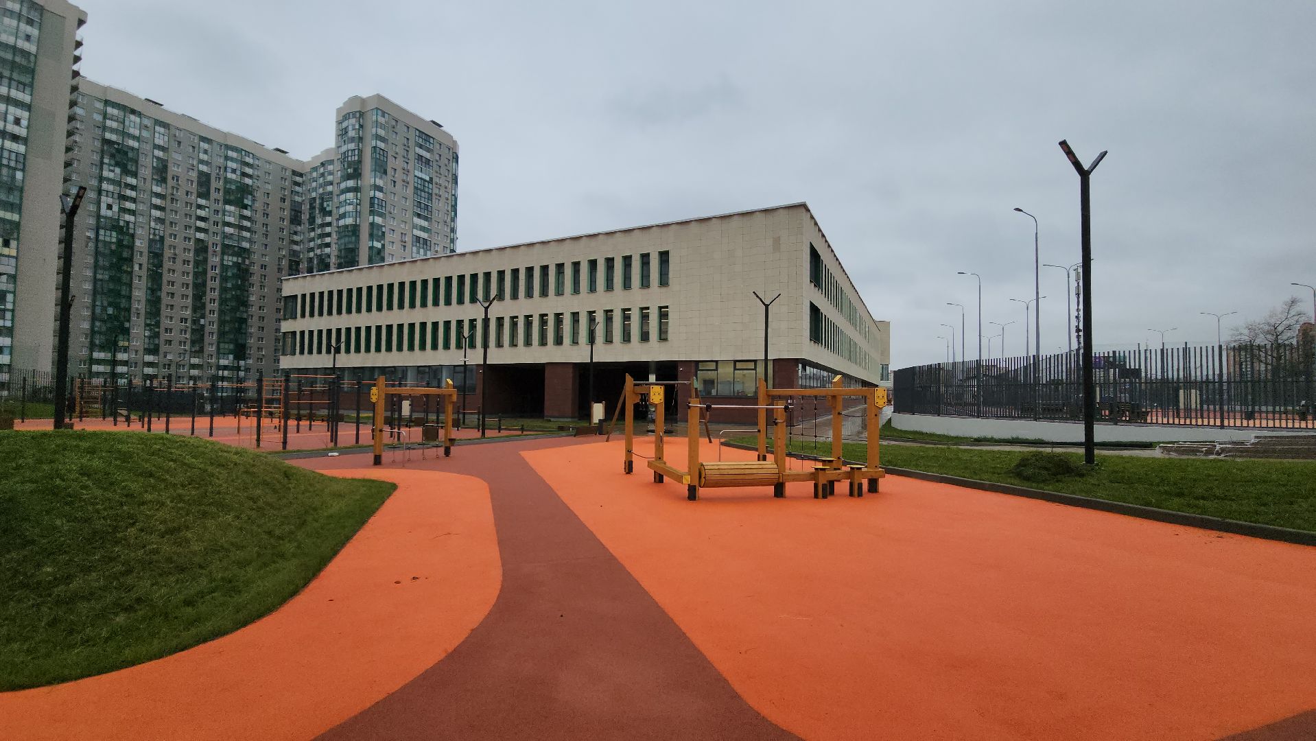 строиетльство школы, красногорск, изумрудные холмы,