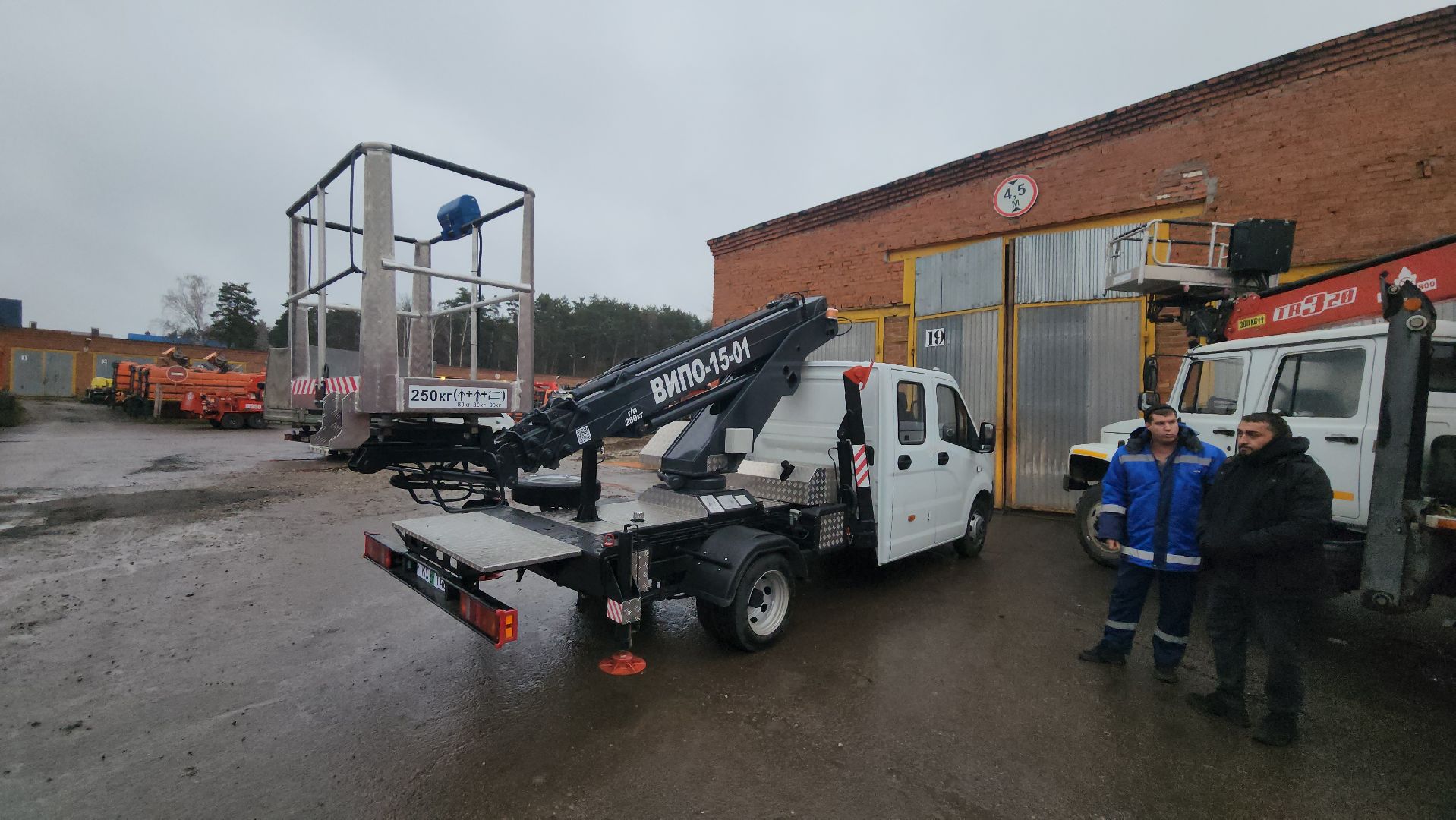 серпухов, комбинат благоустройства, новая автовышка в серпухове,