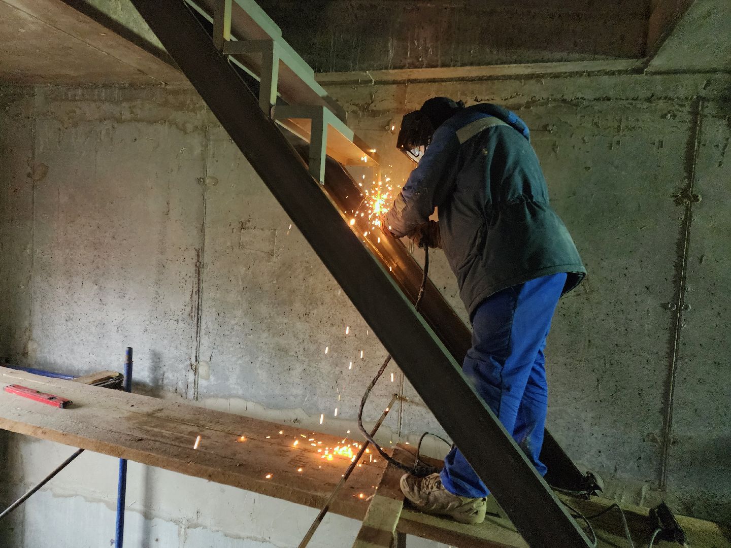 чехов, поселок мещерское, психиатрическая больница, новый лечебный корпус, строительство, реконструкция, монтаж металлоконструкций, пожарная лестница, воздуховоды, система вентиляции, инженерные сети, внутренняя отделка помещений, каменная кладка, перегородки, сварочные работы, нацпроект здравоохранение, госпрограмма московской области,