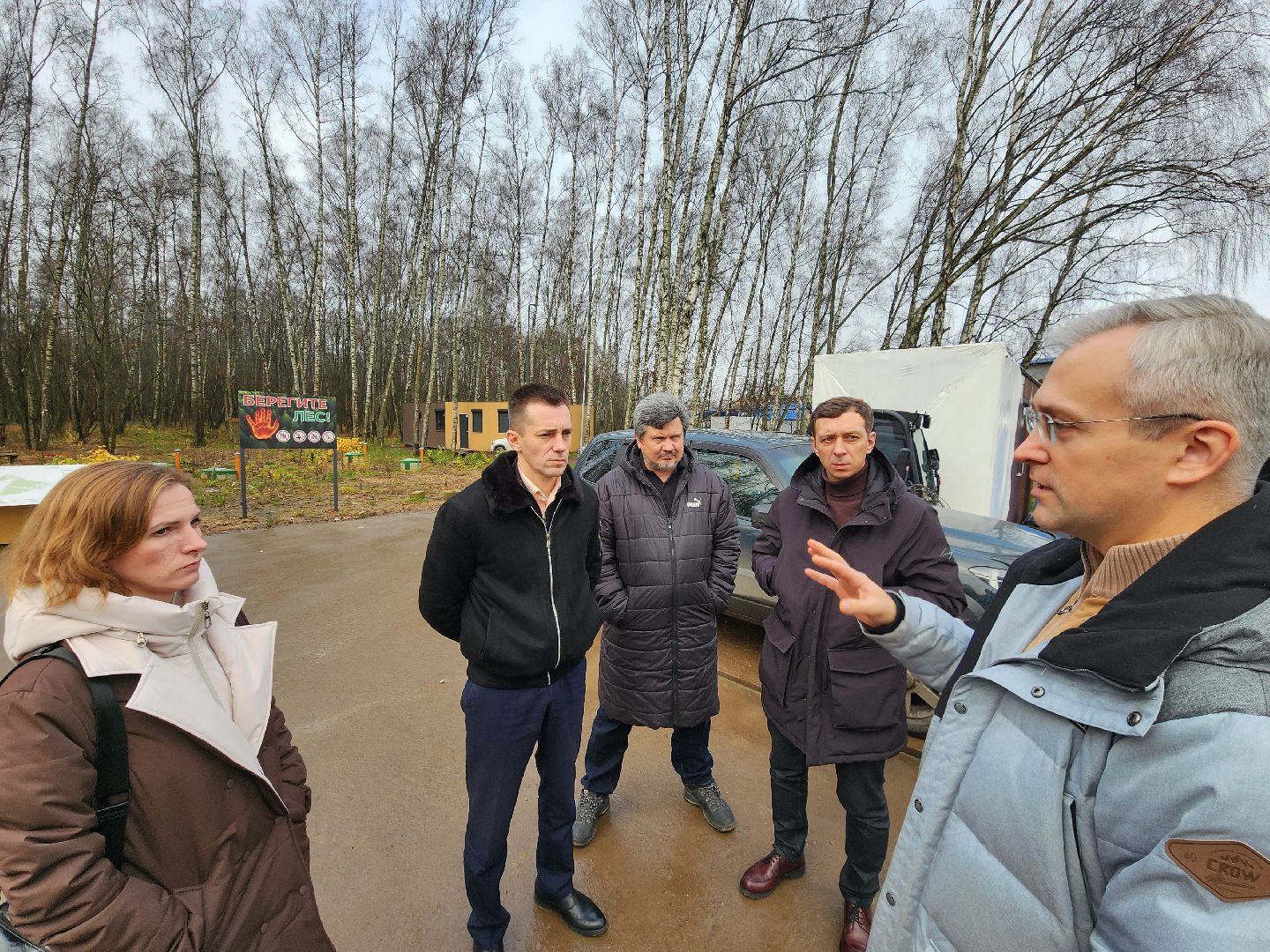 чехов, микрорайон губернский, лесопарк, строительство, реконструкция, благоустройство, лесная зона отдыха,  многофункциональный павильон, кровля, наружные стены, сэндвич панели, монтаж и покраска, остекление, монтаж полов, входная группа,  госпрограмма московской области, формирование комфортной городской среды, комиссия, проверка, замглавы округа александр ротнов,видеокамеры, лавочки, пешеходные дорожки,