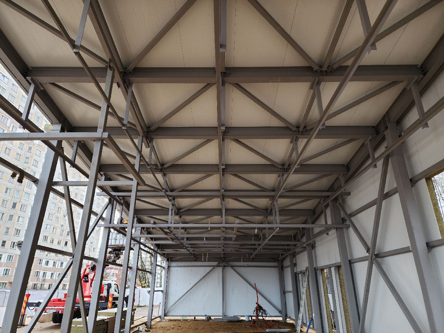 чехов, микрорайон губернский, лесопарк, строительство, реконструкция, благоустройство, лесная зона отдыха,  многофункциональный павильон, кровля, наружные стены, сэндвич панели, монтаж и покраска, остекление, монтаж полов, входная группа,  госпрограмма московской области, формирование комфортной городской среды, комиссия, проверка, замглавы округа александр ротнов,видеокамеры, лавочки, пешеходные дорожки,