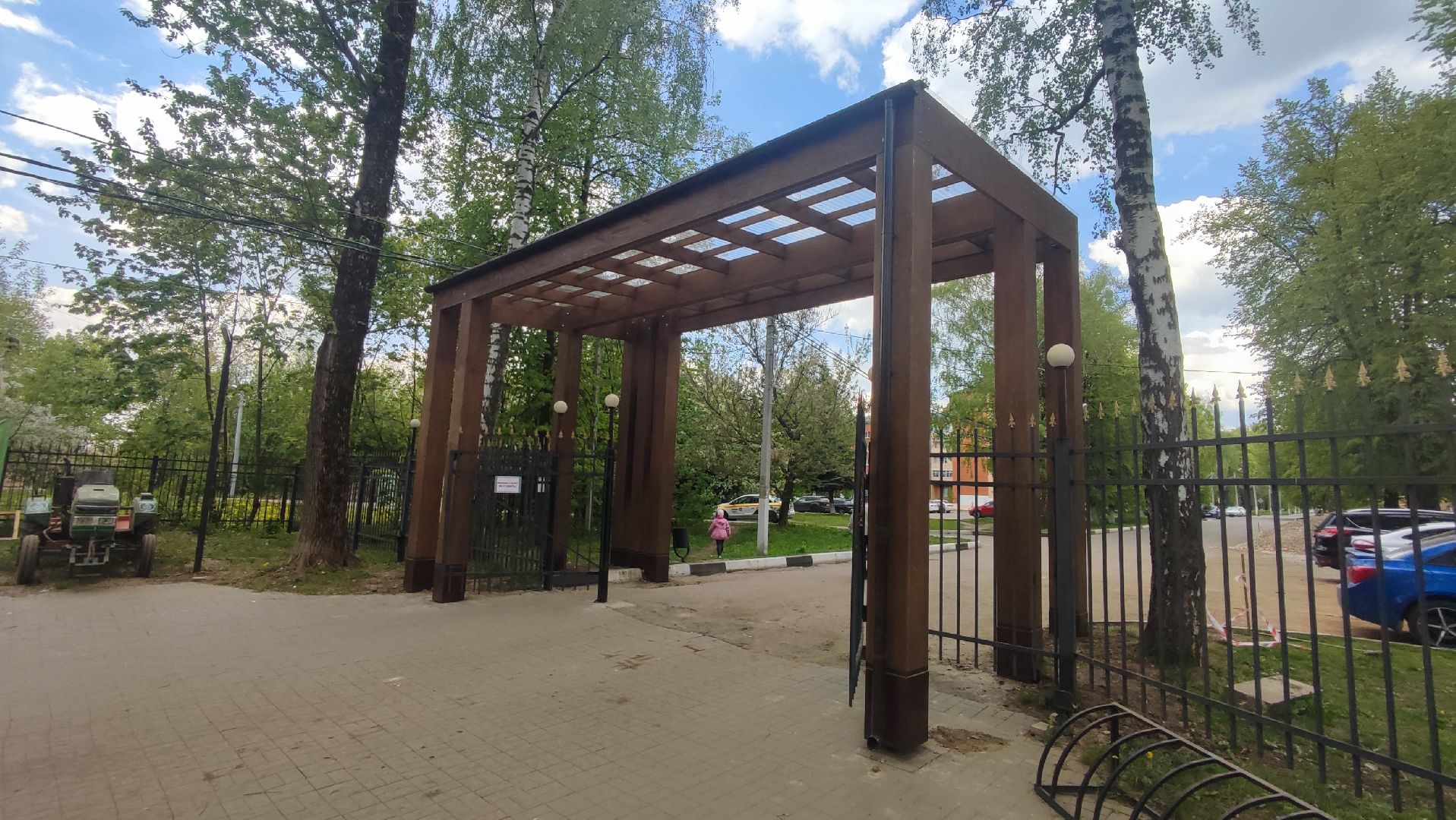 Кашира, Ожерелье, парк, дубовая роща, входная группа, фонари