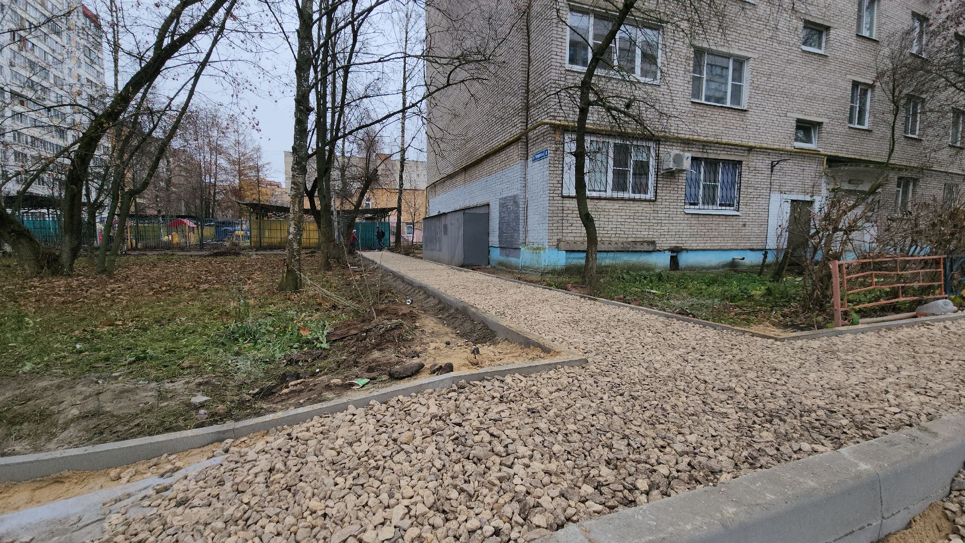 подготовка к асфальтированию, Обустройство пешеходных тротуаров , благоустройство двора, Лобня,