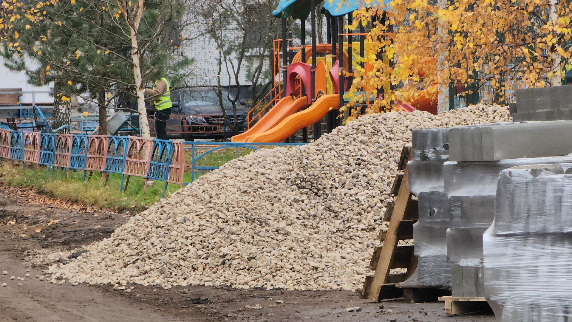 подготовка к асфальтированию, Обустройство пешеходных тротуаров , благоустройство двора, Лобня,