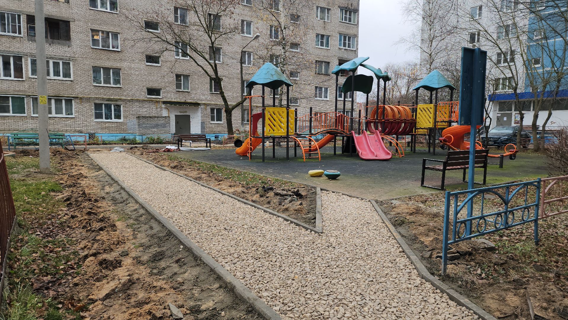 подготовка к асфальтированию, Обустройство пешеходных тротуаров , благоустройство двора, Лобня,