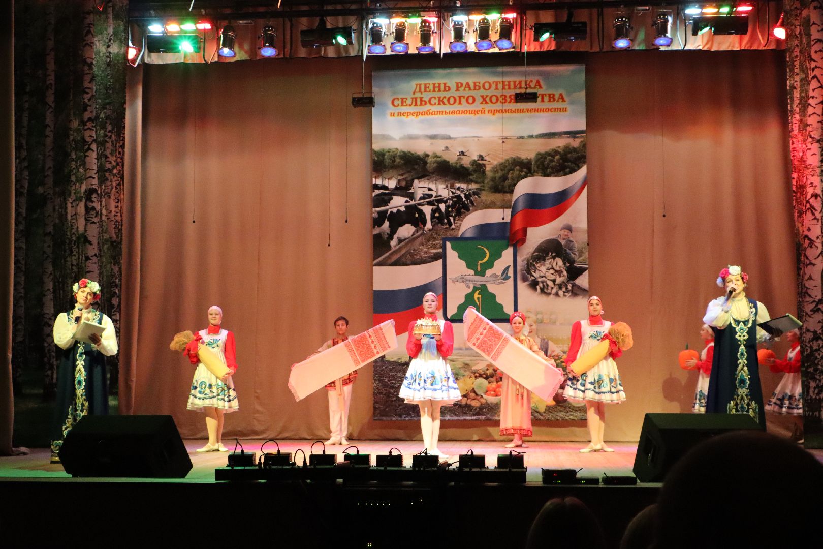 серебряные пруды, центральный дом культуры, золотая осень-2025, день работников сельского хозяйства и перерабатывающей промышленности, награждение аграриев,
