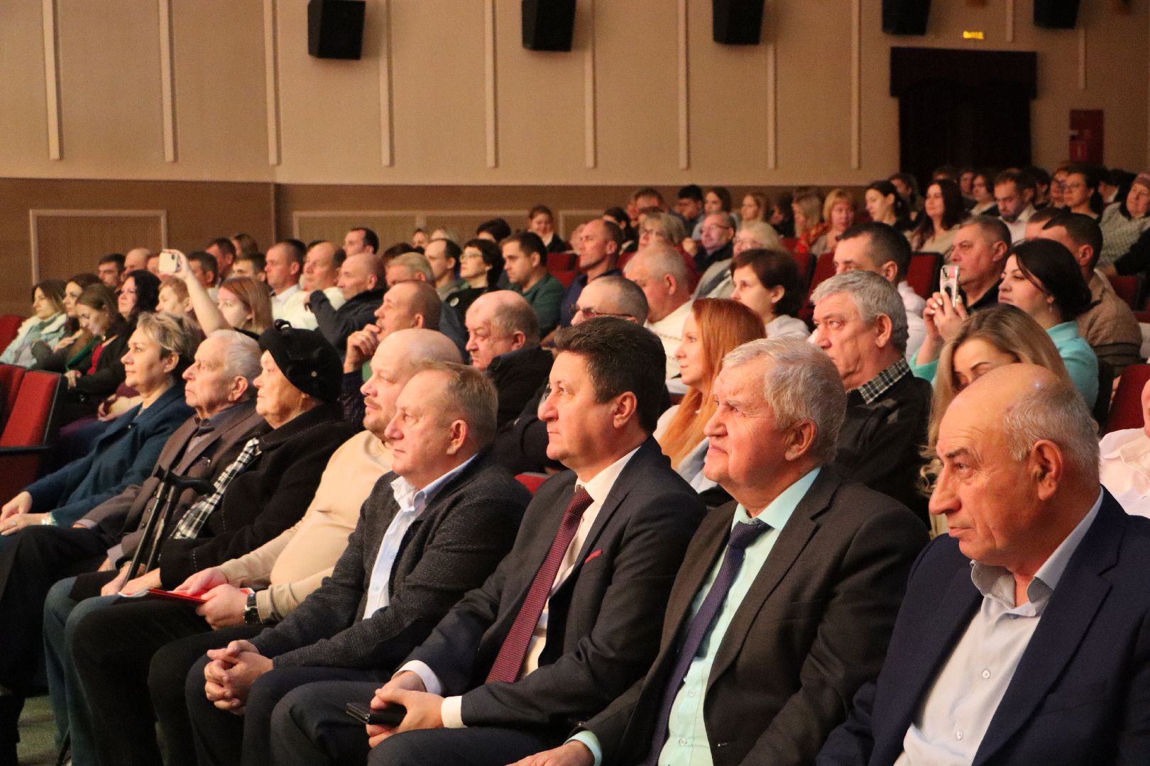 серебряные пруды, центральный дом культуры, золотая осень-2025, день работников сельского хозяйства и перерабатывающей промышленности, награждение аграриев,