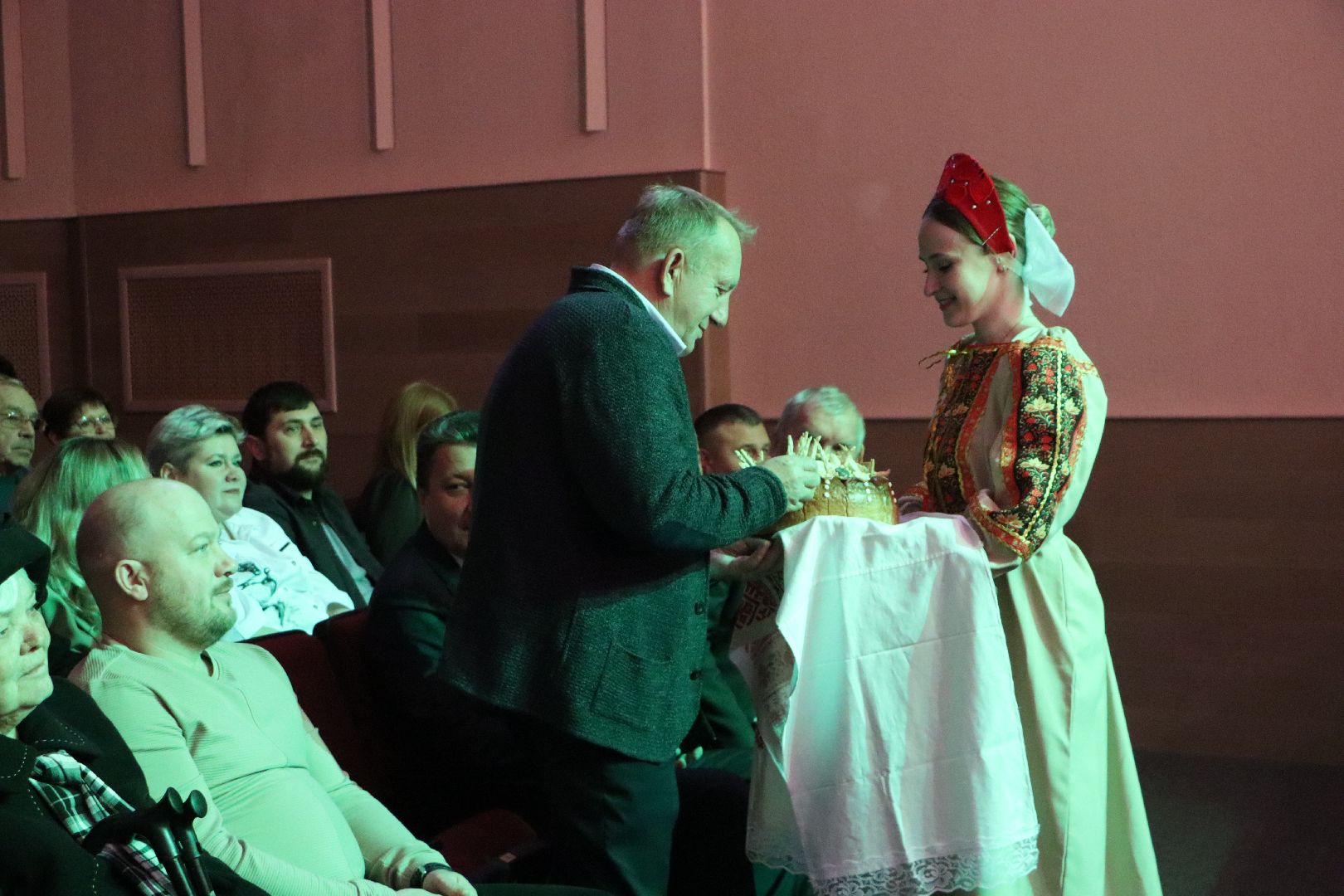 серебряные пруды, центральный дом культуры, золотая осень-2025, день работников сельского хозяйства и перерабатывающей промышленности, награждение аграриев,