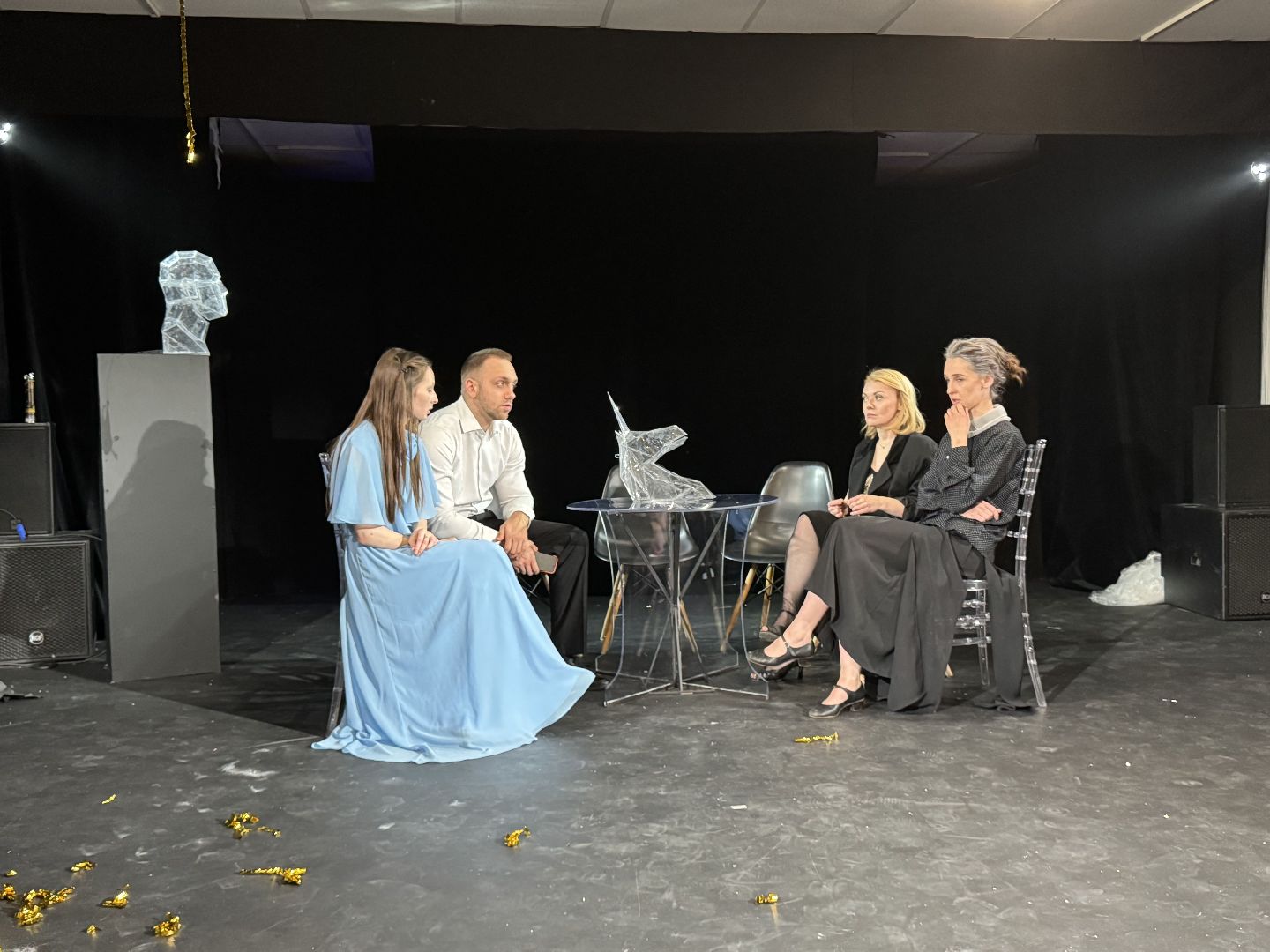 Сергиев Посад, Театральный ковчег в Дубраве, Стеклянный зверинец»,