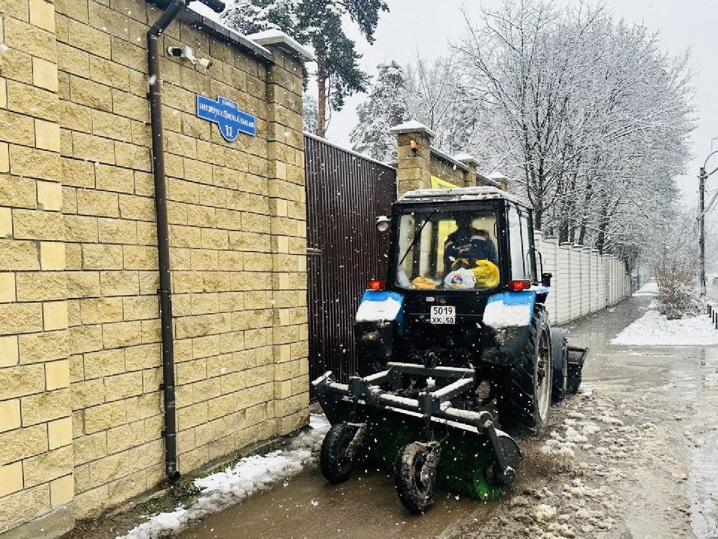 раменское, первый снег, уборка снега, коммунальные службы, обработка тротуаров,