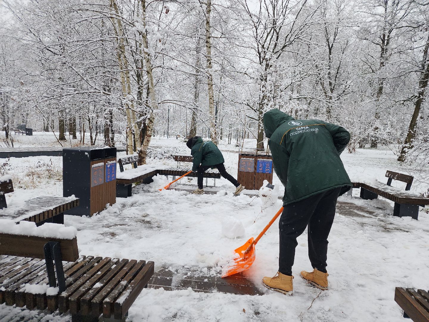 фрязино, снегопад, ликвидация последствий снегопада, снеговики, лесопарк, дворники,