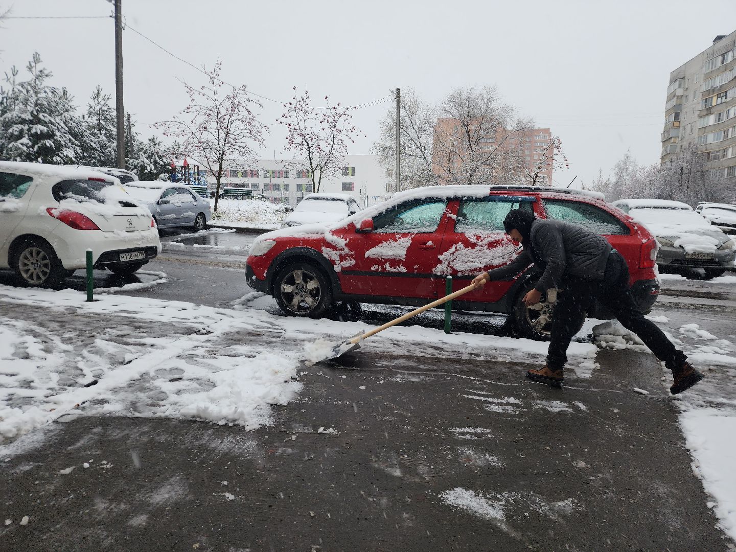 фрязино, снегопад, ликвидация последствий снегопада, снеговики, лесопарк, дворники,