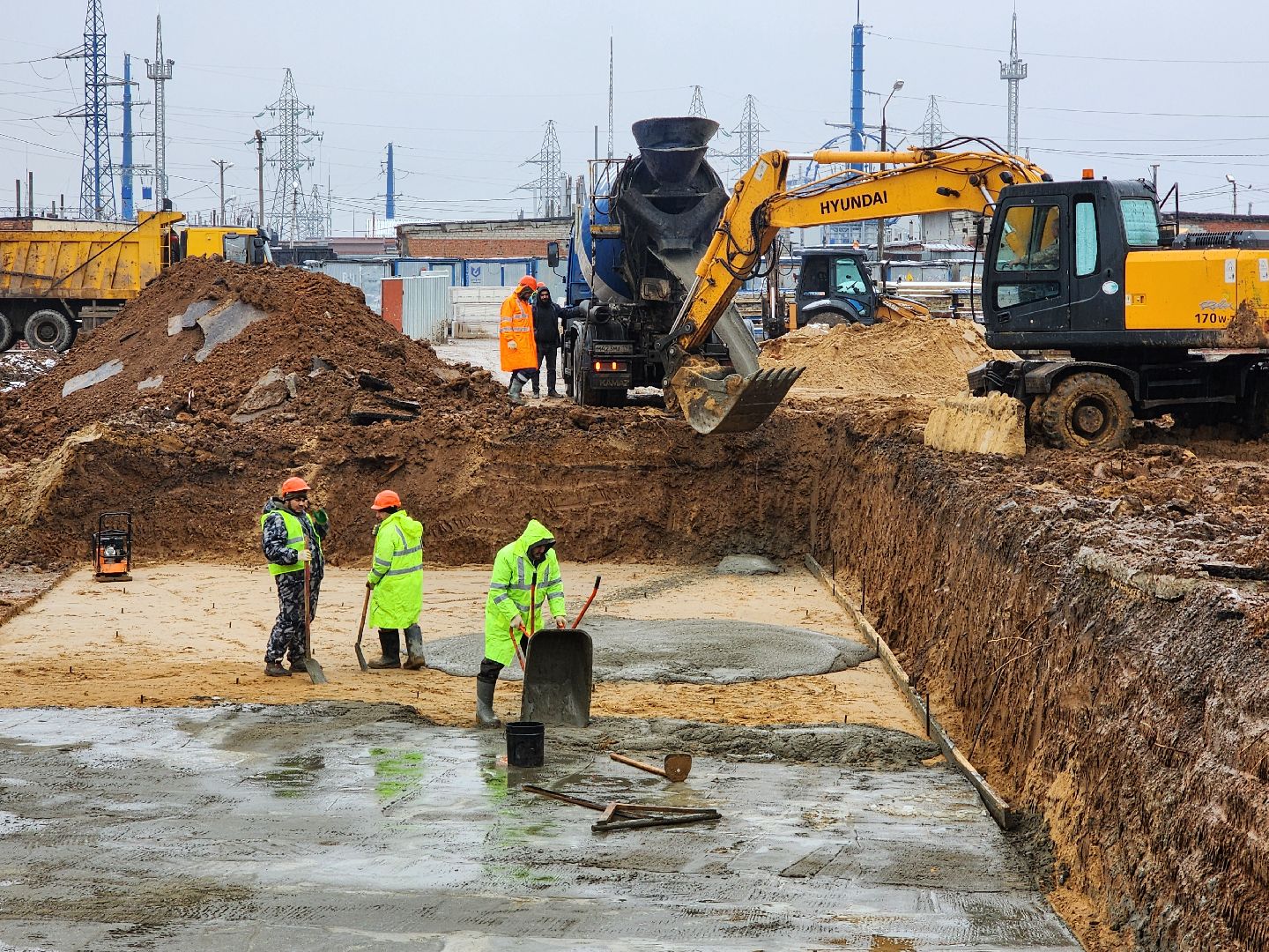 чехов, улица чехова 8а, гимназия 2, пристройка, строительство, реконструкция, котлован, земляные работы, стройгородок, фундамент, опалубка, госпрограмма московской области,губернатор подмосковья,подъездные пути, основа для фундамента, инженерные сети,