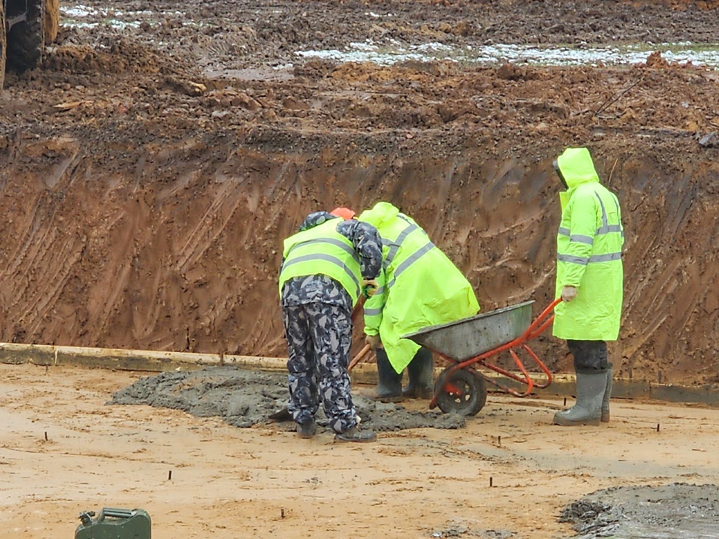 чехов, улица чехова 8а, гимназия 2, пристройка, строительство, реконструкция, котлован, земляные работы, стройгородок, фундамент, опалубка, госпрограмма московской области,губернатор подмосковья,подъездные пути, основа для фундамента, инженерные сети,