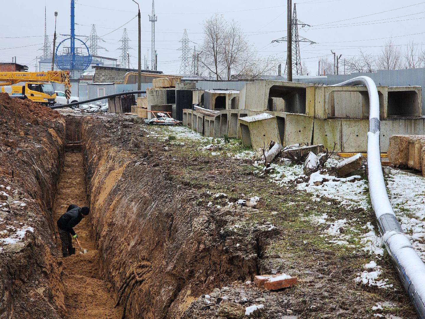 чехов, улица чехова 8а, гимназия 2, пристройка, строительство, реконструкция, котлован, земляные работы, стройгородок, фундамент, опалубка, госпрограмма московской области,губернатор подмосковья,подъездные пути, основа для фундамента, инженерные сети,