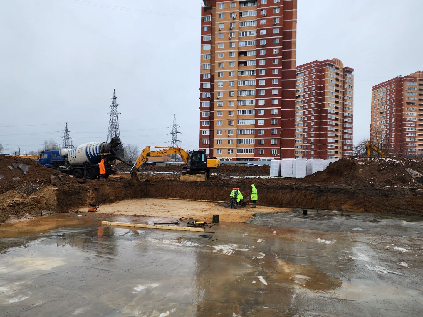 чехов, улица чехова 8а, гимназия 2, пристройка, строительство, реконструкция, котлован, земляные работы, стройгородок, фундамент, опалубка, госпрограмма московской области,губернатор подмосковья,подъездные пути, основа для фундамента, инженерные сети,