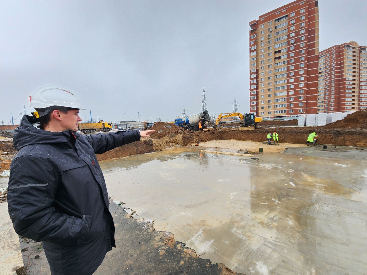 чехов, улица чехова 8а, гимназия 2, пристройка, строительство, реконструкция, котлован, земляные работы, стройгородок, фундамент, опалубка, госпрограмма московской области,губернатор подмосковья,подъездные пути, основа для фундамента, инженерные сети,