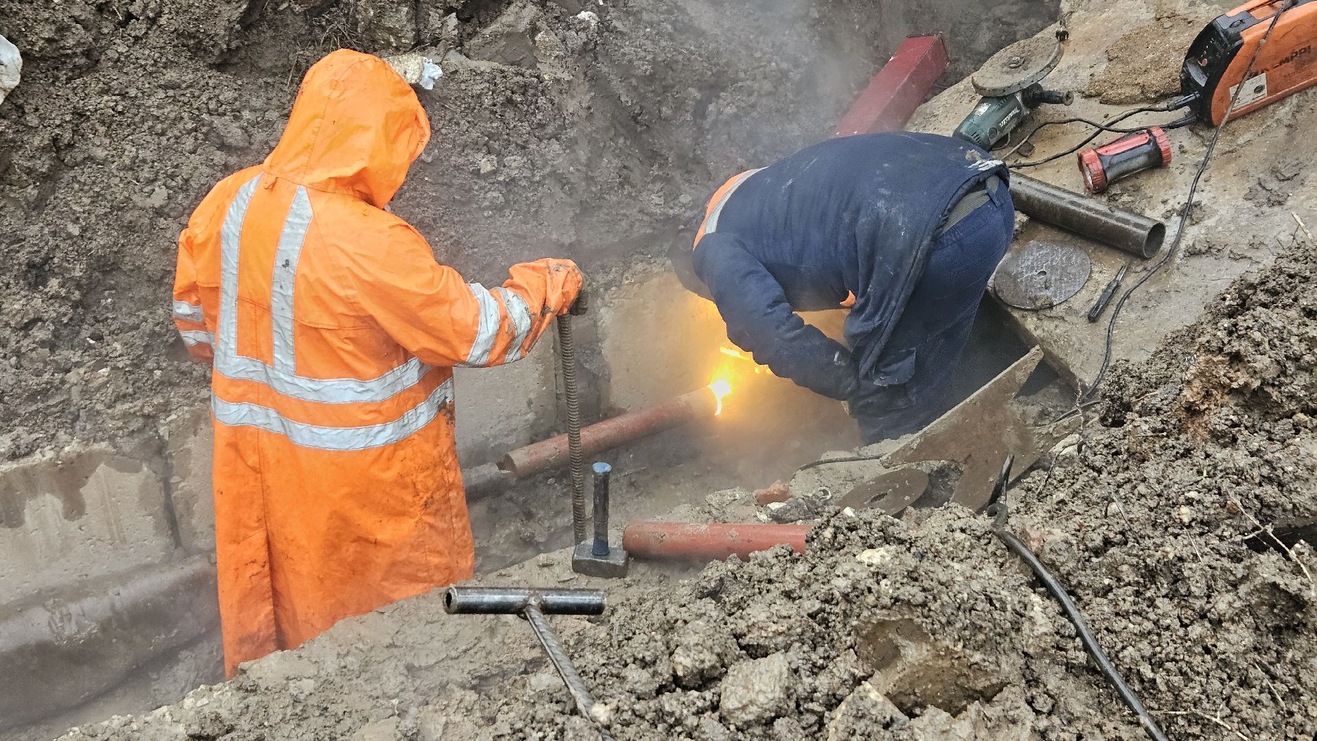 Долгопрудный ,жкх, прорыв трубы, горячая вода,