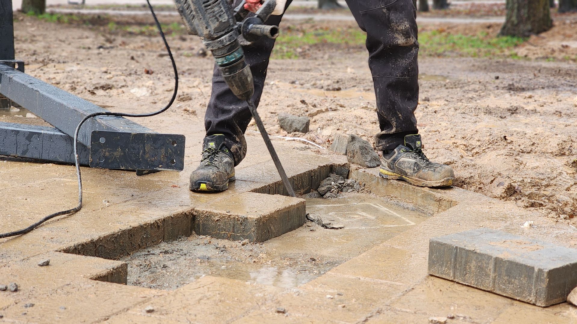 клин, благоустройство, молодежный сквер, парковые качели,