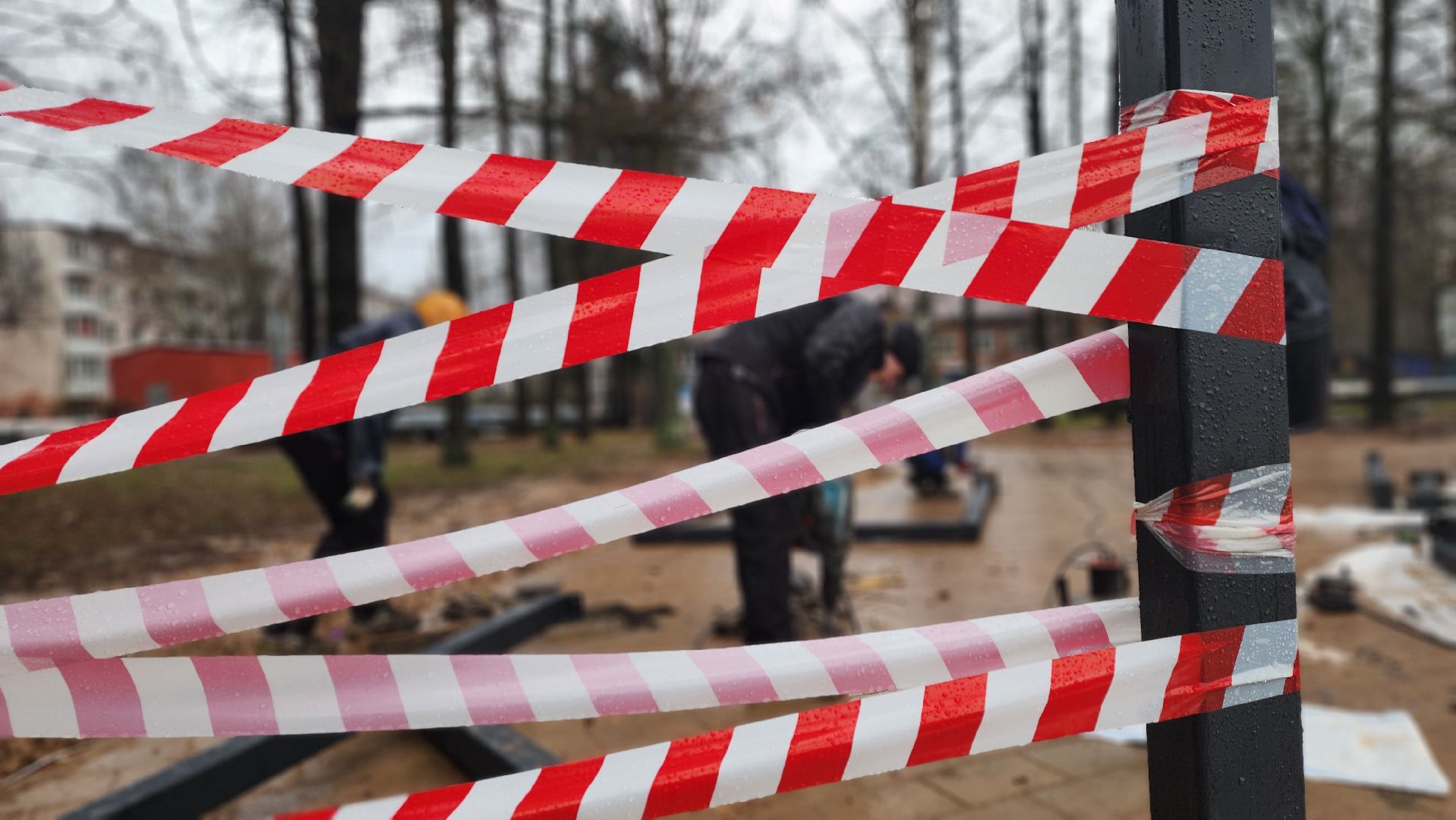 клин, благоустройство, молодежный сквер, парковые качели,