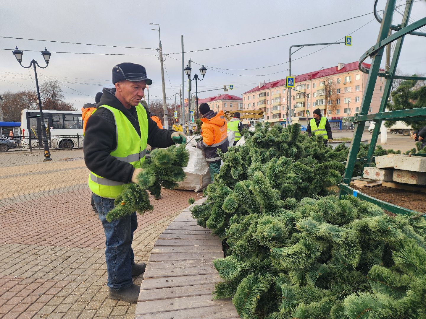Подольск , новогодняя ель, установка елки,