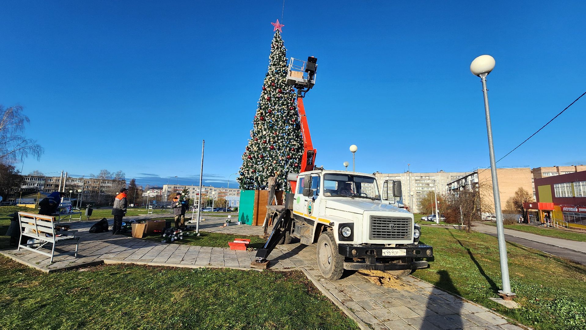 кашира, благоустройство, новогодняя елка, символ нового года, новый год, украшение города к новому году,