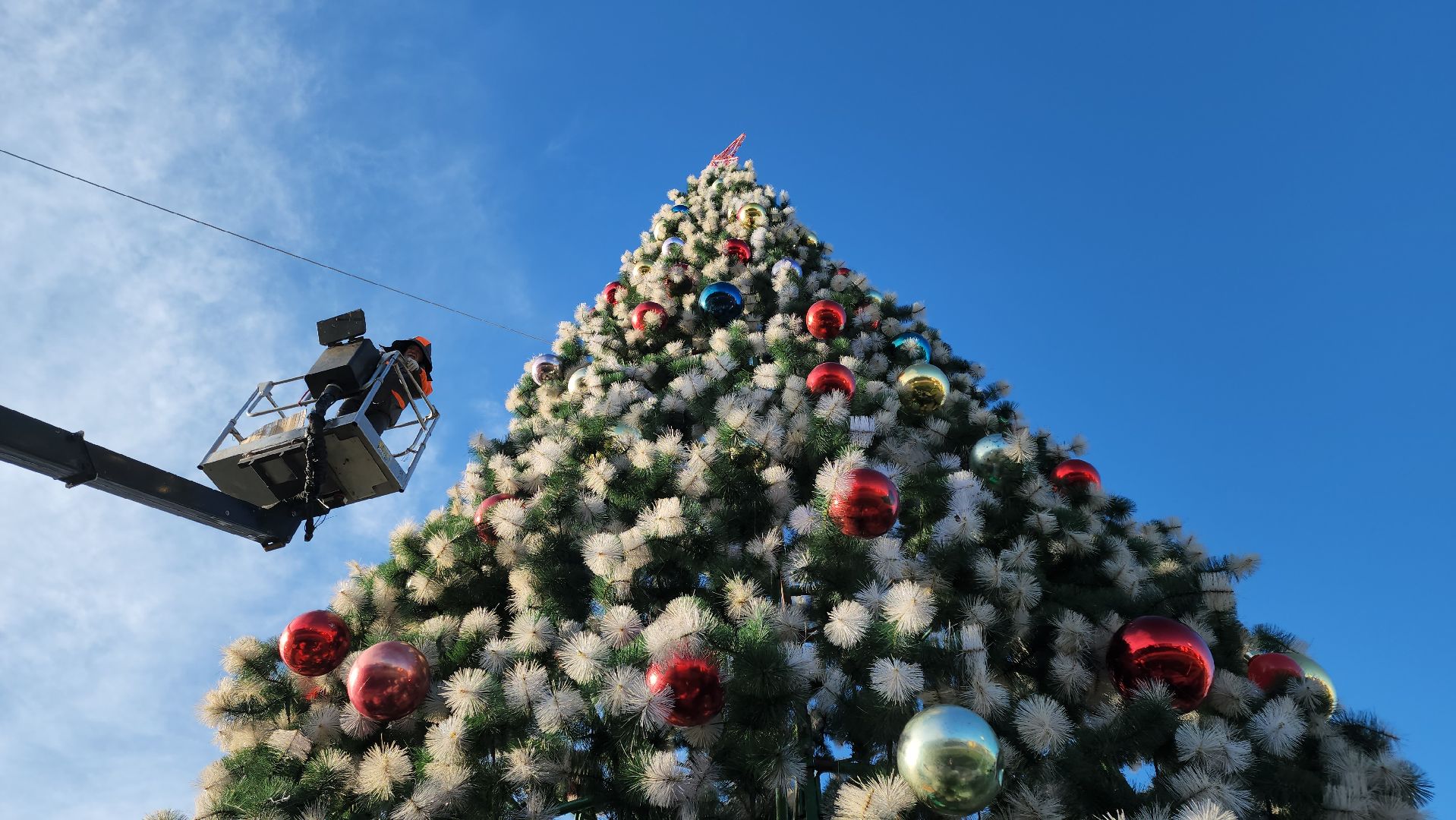 кашира, благоустройство, новогодняя елка, символ нового года, новый год, украшение города к новому году,