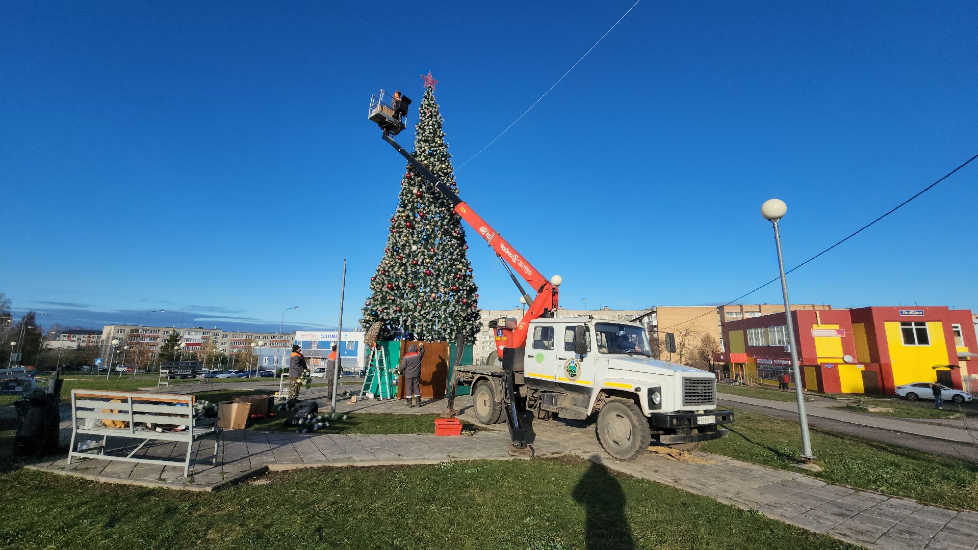 кашира, благоустройство, новогодняя елка, символ нового года, новый год, украшение города к новому году,
