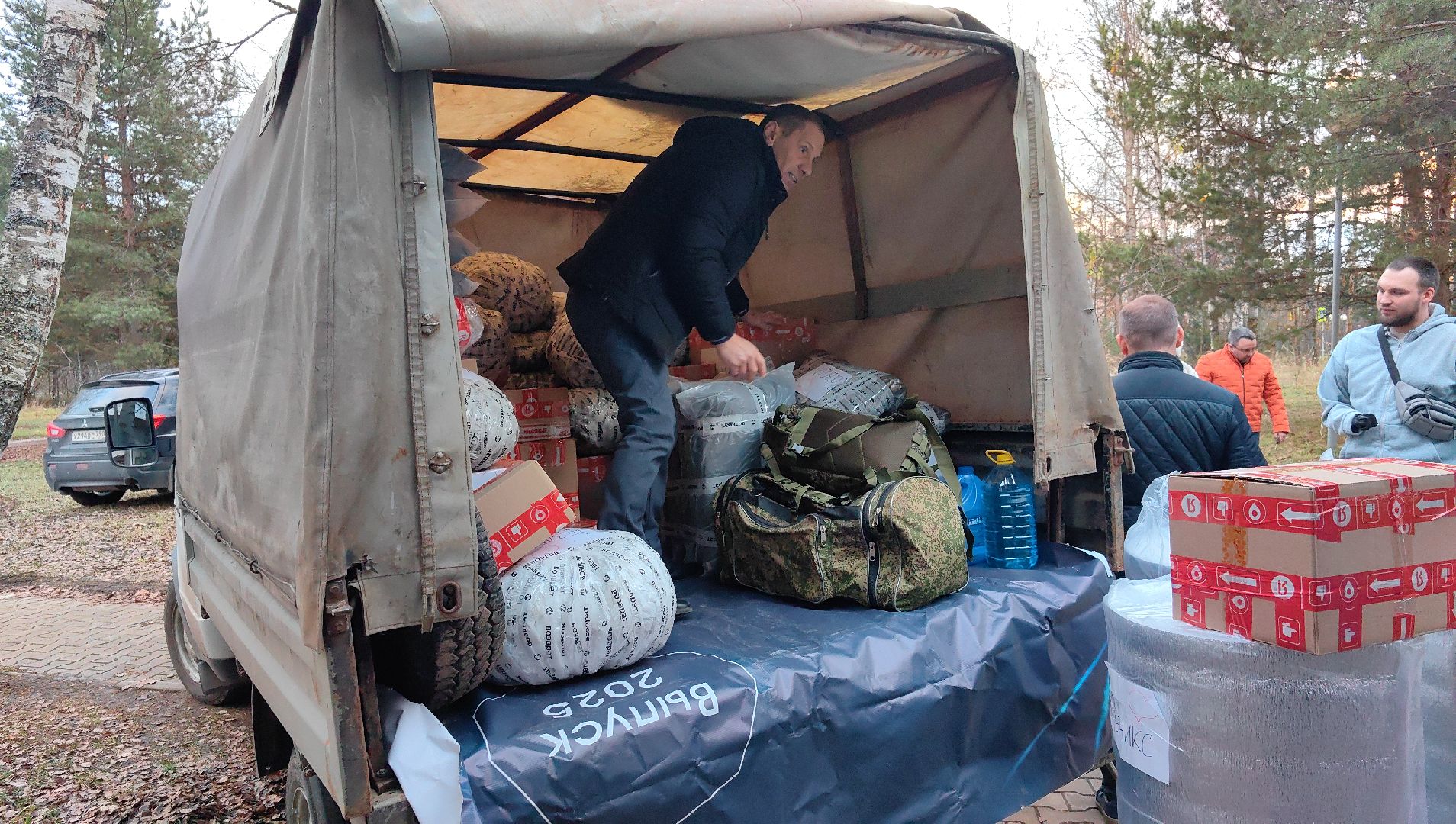 сво, гуманирная помощь, свечи, бойцы,