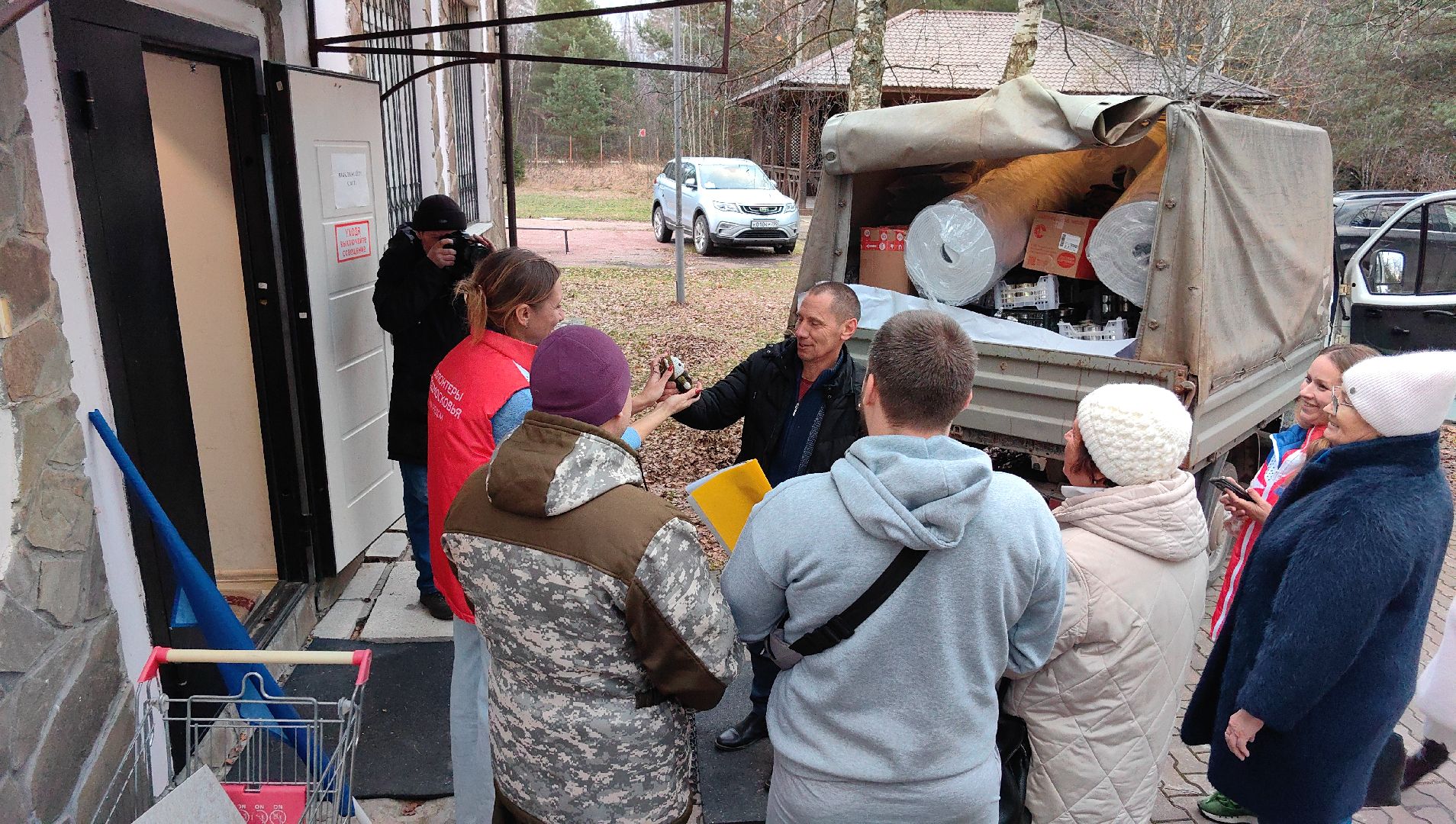 сво, гуманирная помощь, свечи, бойцы,