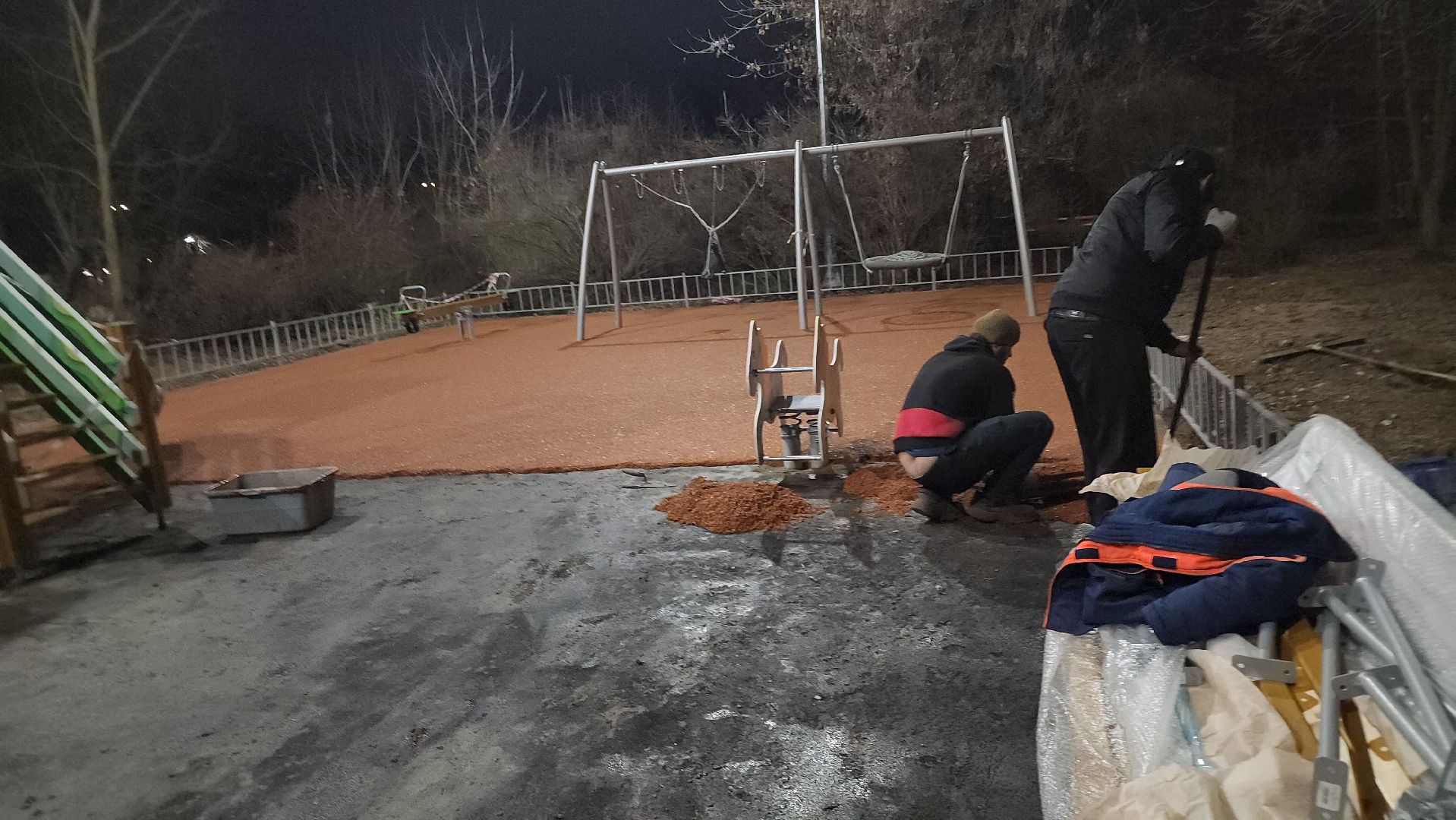 долгопрудный, молодежная улица, детская площадка, резиновое покрытие,горка, скамейка,