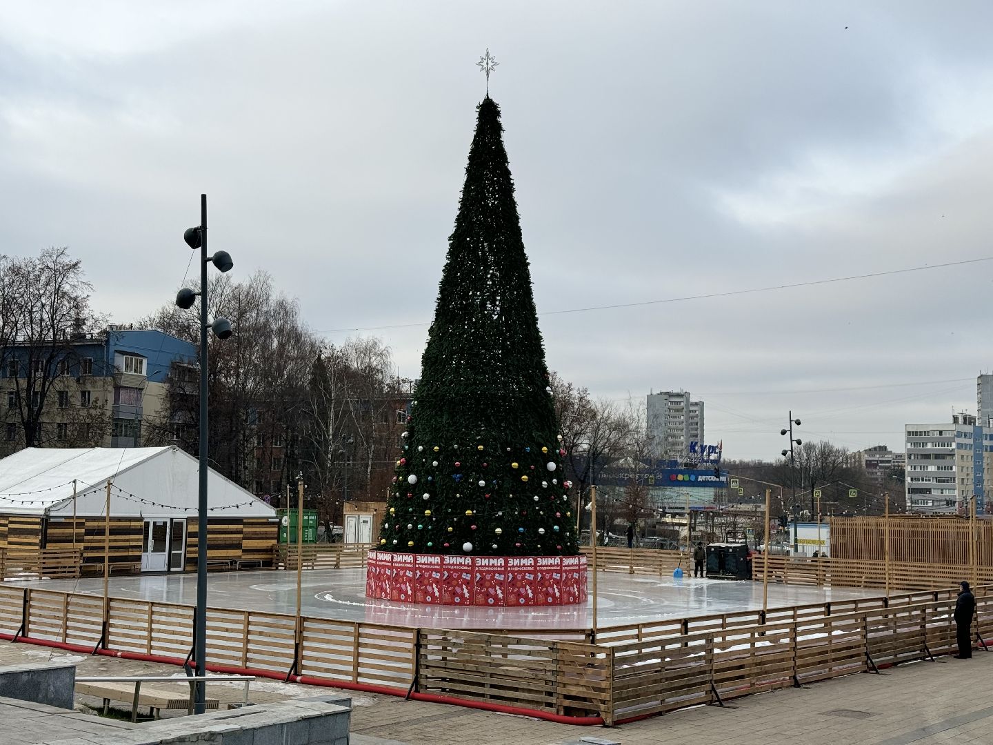 новогодняя елка, ленинский округ, украсили город, зима в подмосковье,