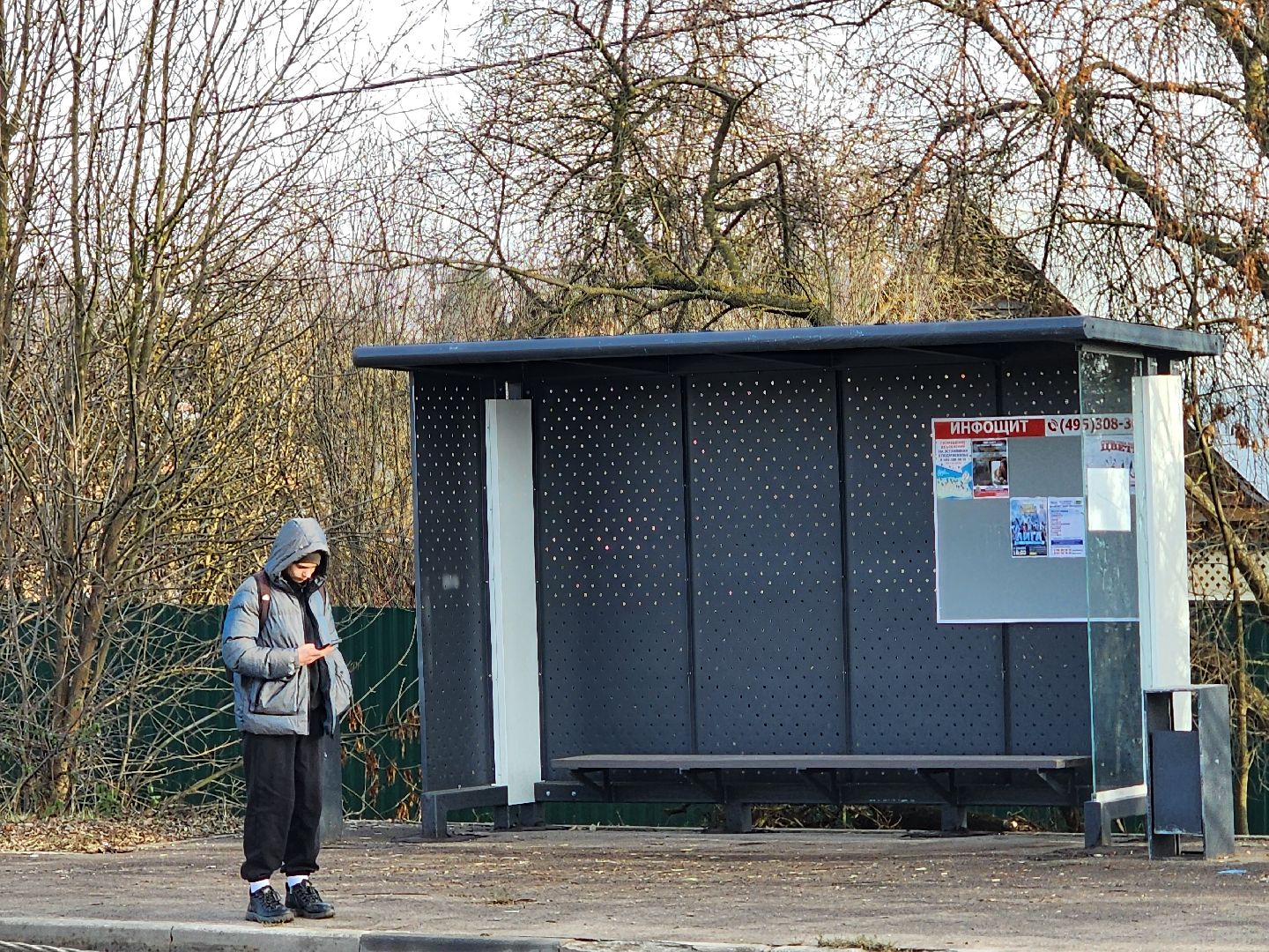 чехов, улица советская, автобусные остановки, павильоны, замена, обновление, мосавтодор, лавочки, урны, расписание автобусов, дорожные знаки и указатели, пешеходный переход,