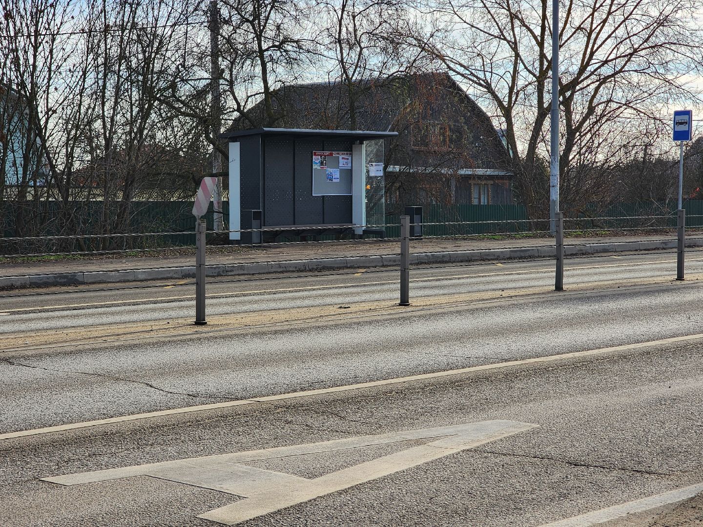 чехов, улица советская, автобусные остановки, павильоны, замена, обновление, мосавтодор, лавочки, урны, расписание автобусов, дорожные знаки и указатели, пешеходный переход,