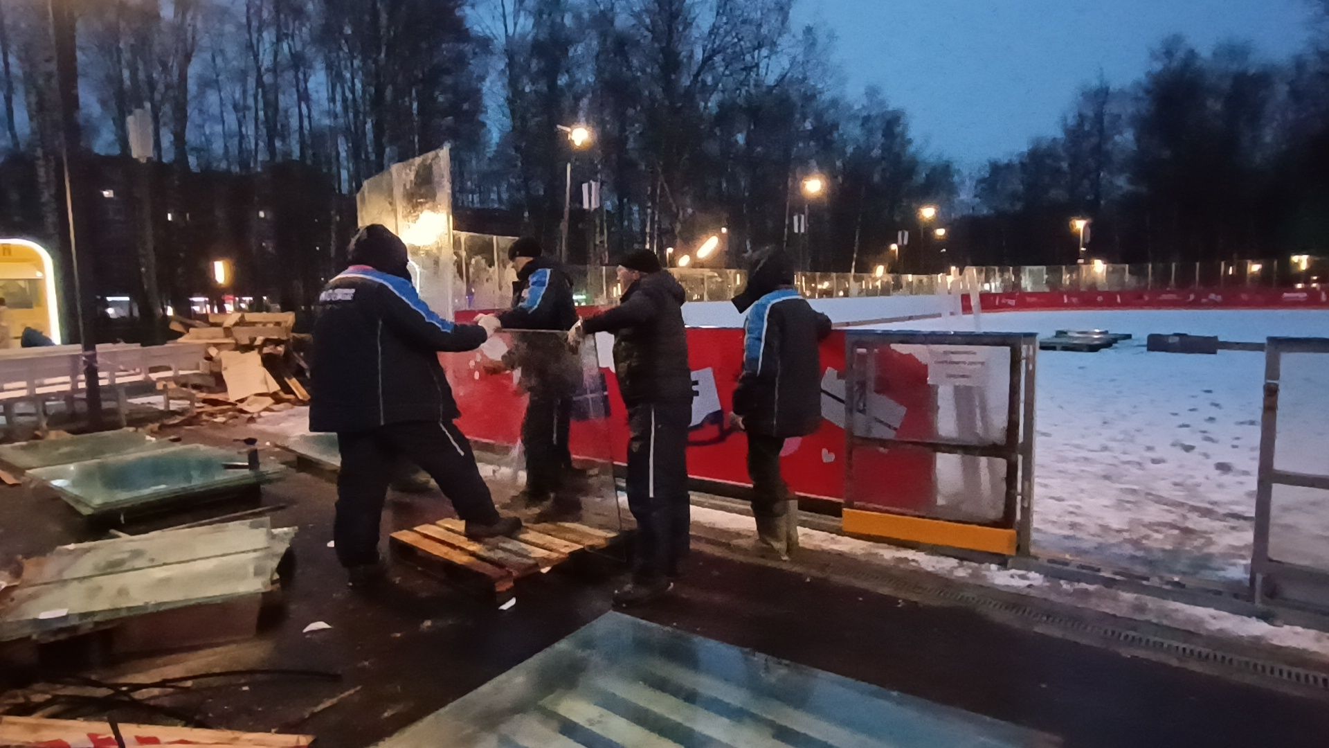 парк, каток, лобня, зима в подмомсковье,