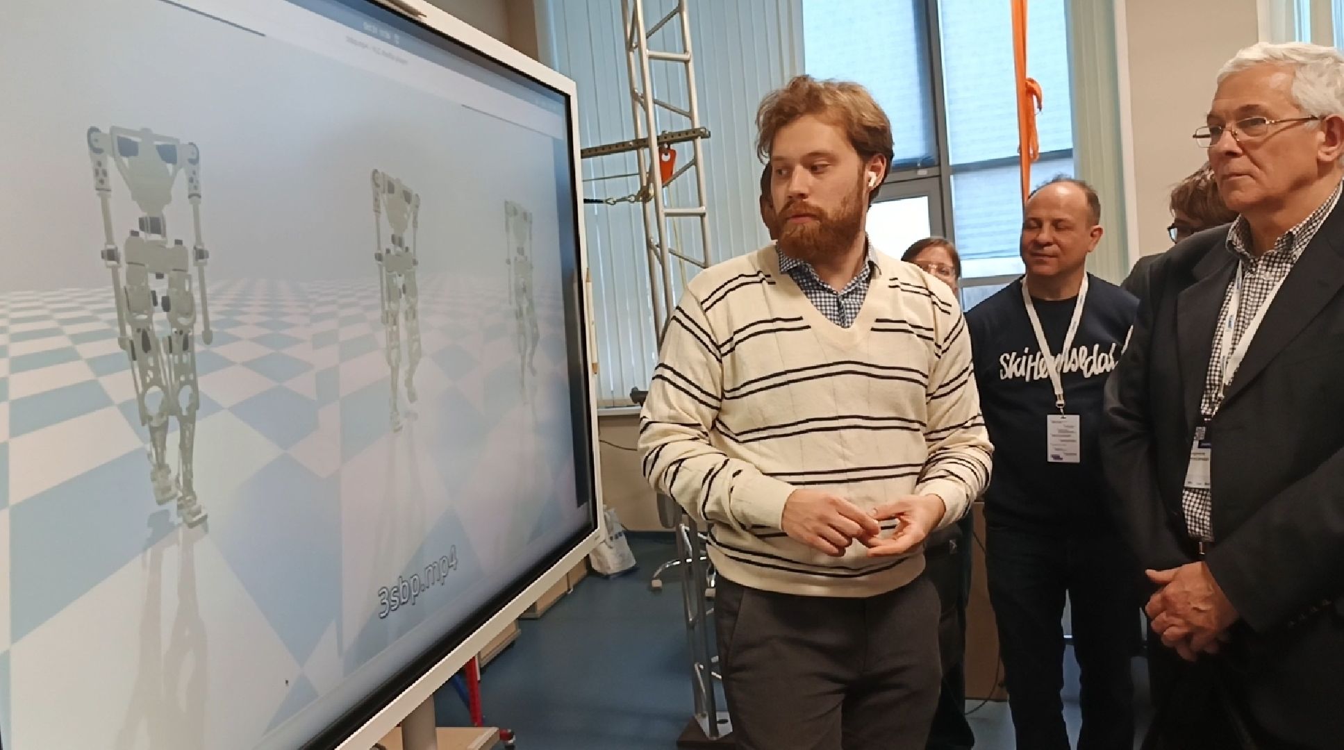 долгопрудный, физтех-лицей, мфти, лаборатория волновых процессов, гуманоидные роботы, робоспорт, забег роботов, алгоритм, тяжелый гуманоидный робот,