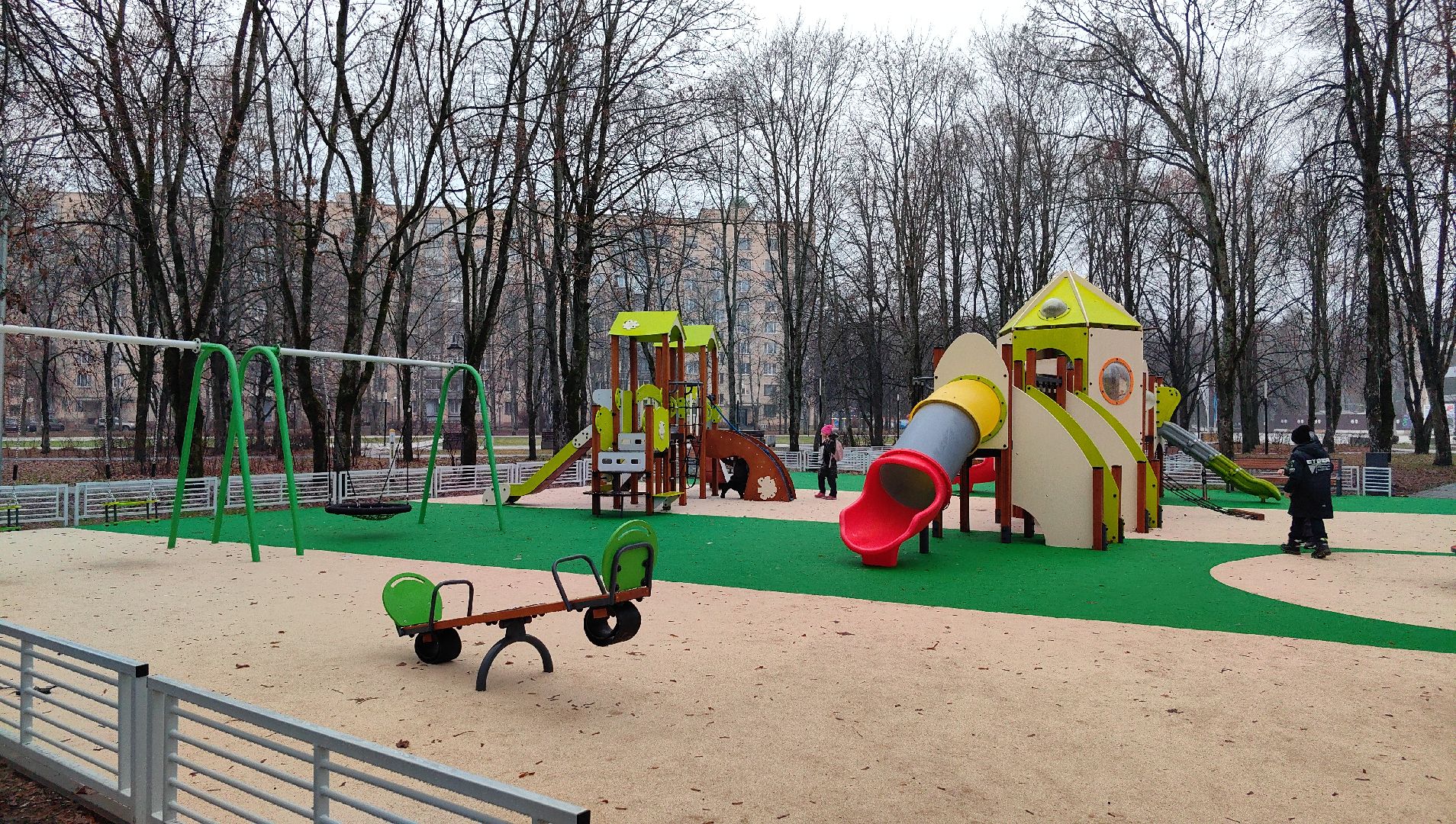 детская площадка, карусели, качели, брусья, воркаут,