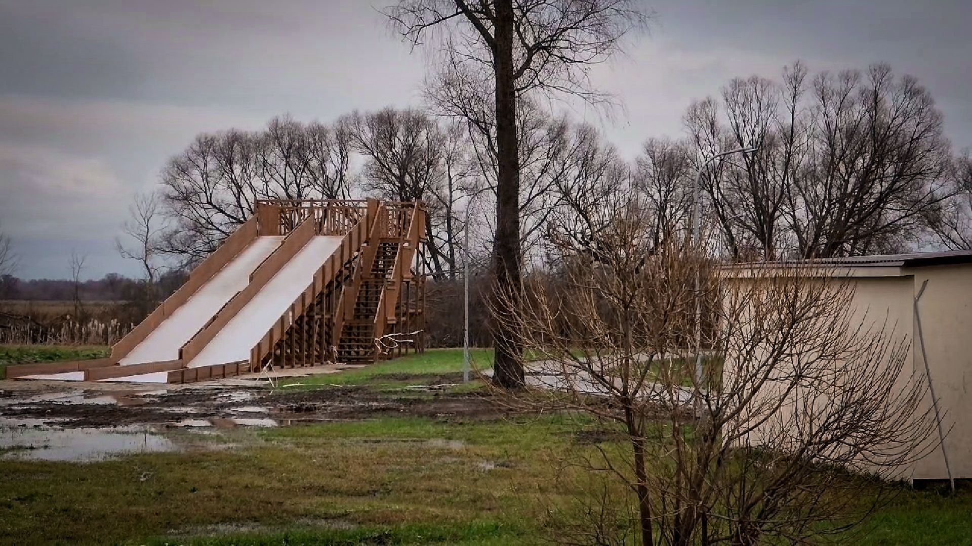 бронницы, резиденция деда мороза в бронницах, зимний сезон в парке, снегурочка берегиня в бронницах,парк бронницкий луг ,