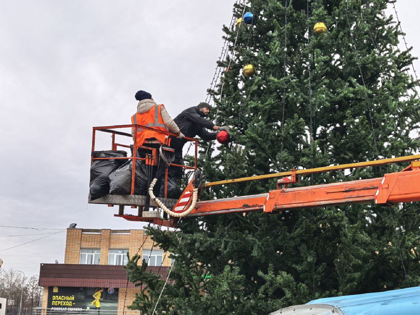 серебряные пруды, новый год 2026, елка, цдк,