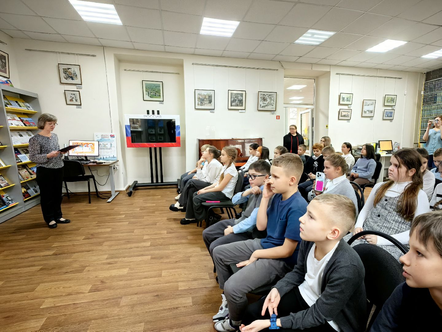 библиотека, учащиеся, день матери, игра,