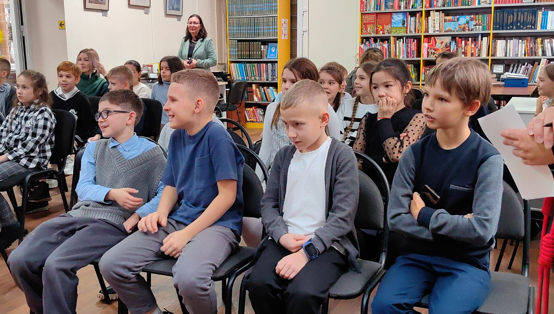 библиотека, учащиеся, день матери, игра,