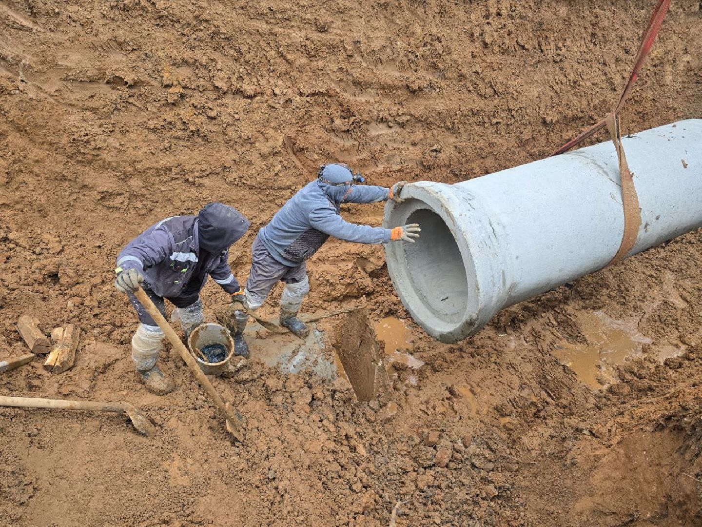 можайск, можайский муниципальный округ, подмосковье, жкх, капремонт сетей, Мособлтепло, Развитие инженерной инфраструктуры и отрасли обращения с отходами на 2023-2028 гг, канализационный коллектор , коммунальщики ,