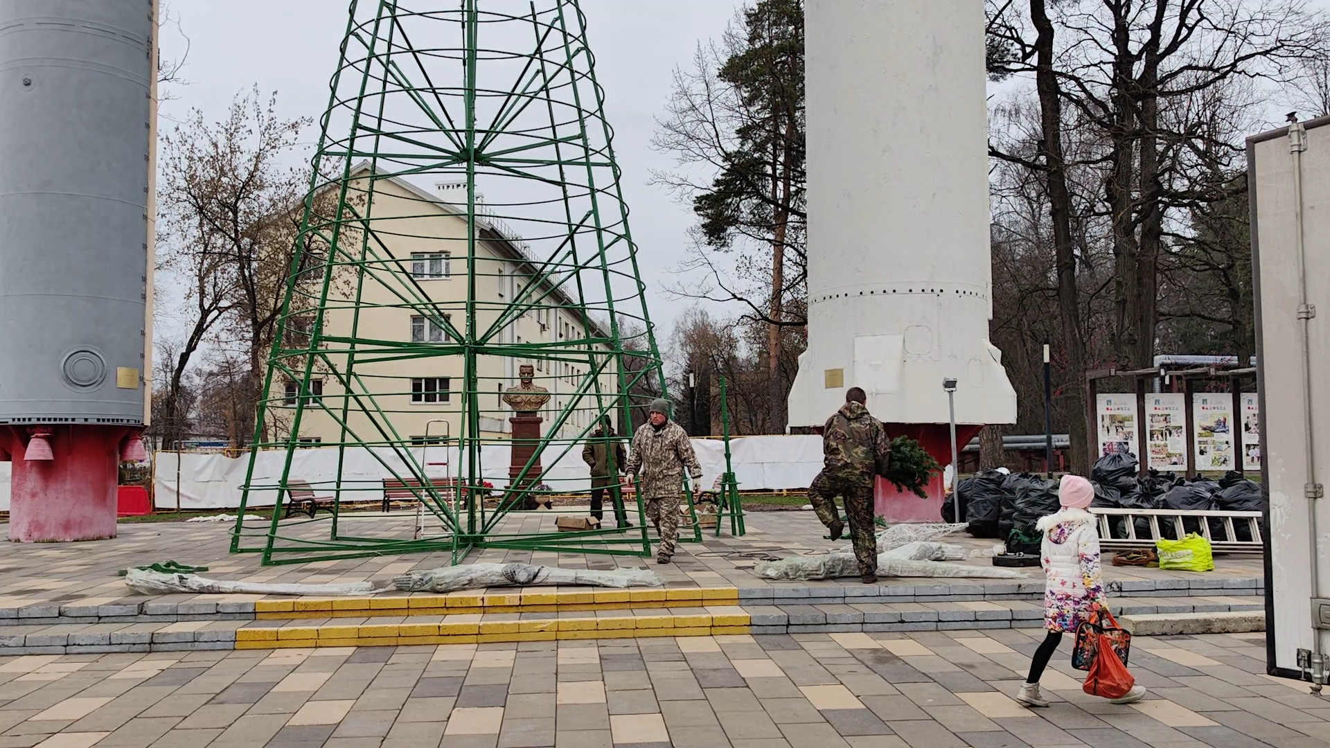новый год, праздник нового года, елка во власихе, власиха новый год, украшение города к новому году,