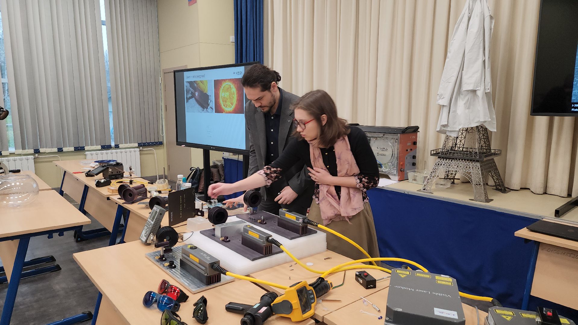 фрязино, Урок для школьников, Производство лазеров,