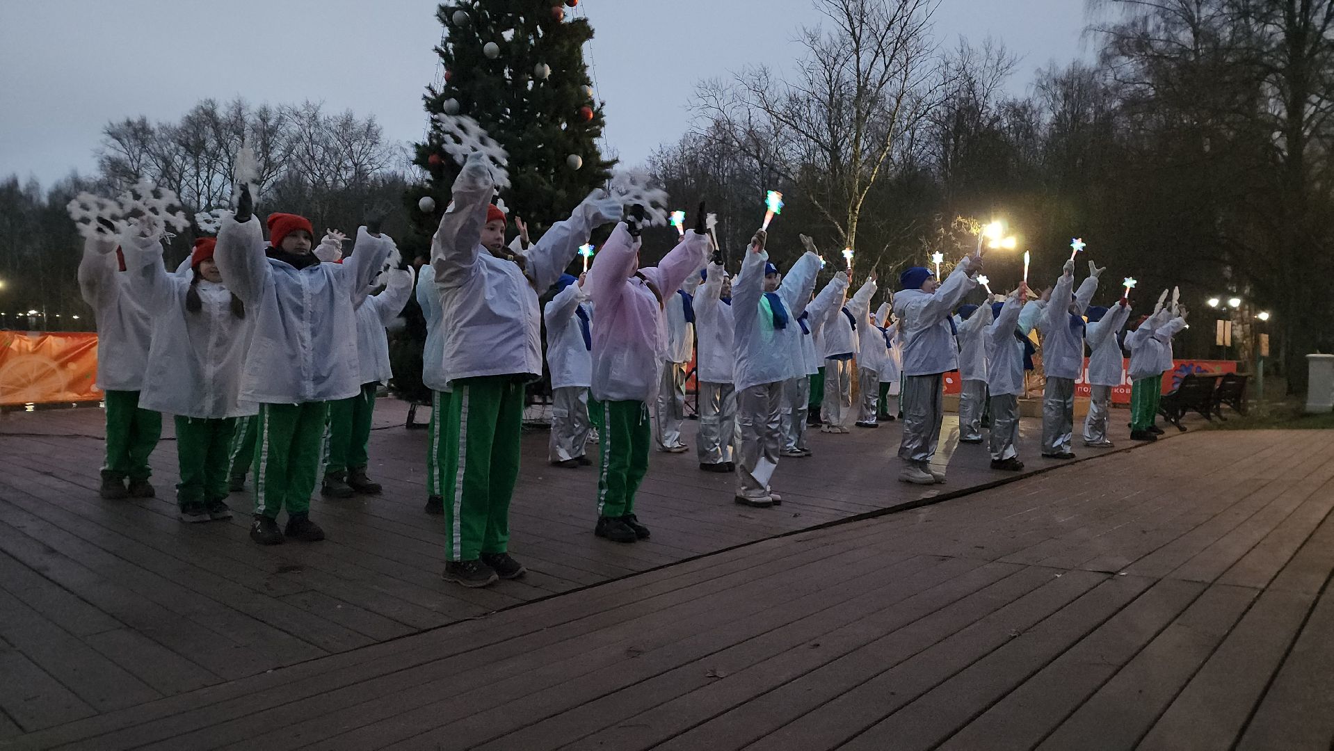 зажжение елки, зима в подмомсковье, парки красногорска,парк ивановские пруды,