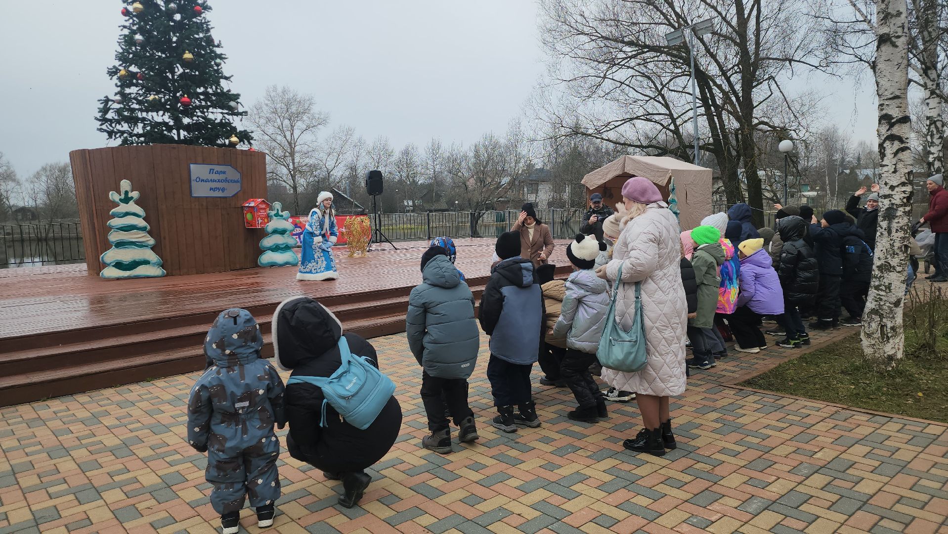зима в подмосковье, красногорск медицина, зажжение елки,